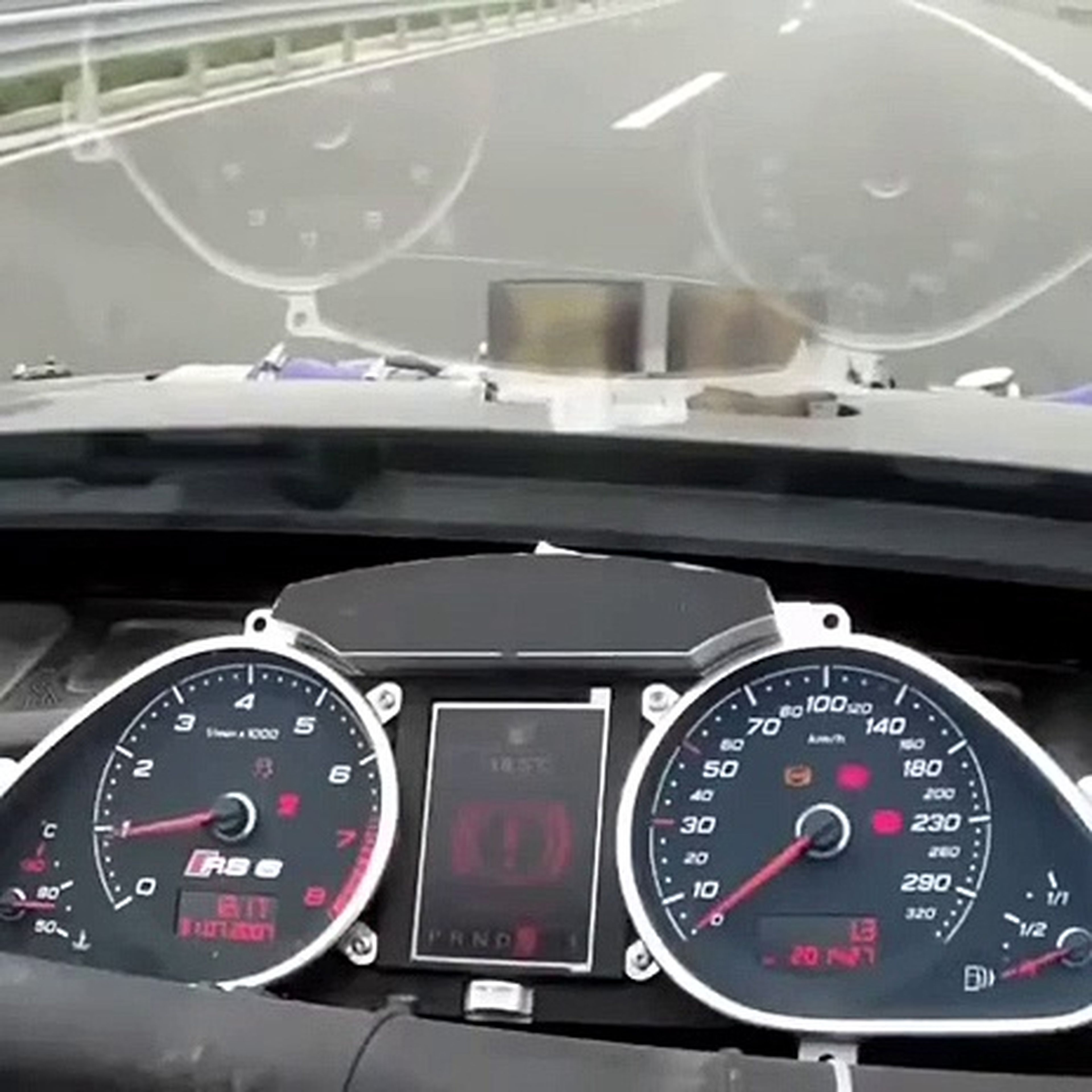VÍDEO: Si metemos un motor de un Audi RS6 en un Volkswagen Golf mk4 pasa esto