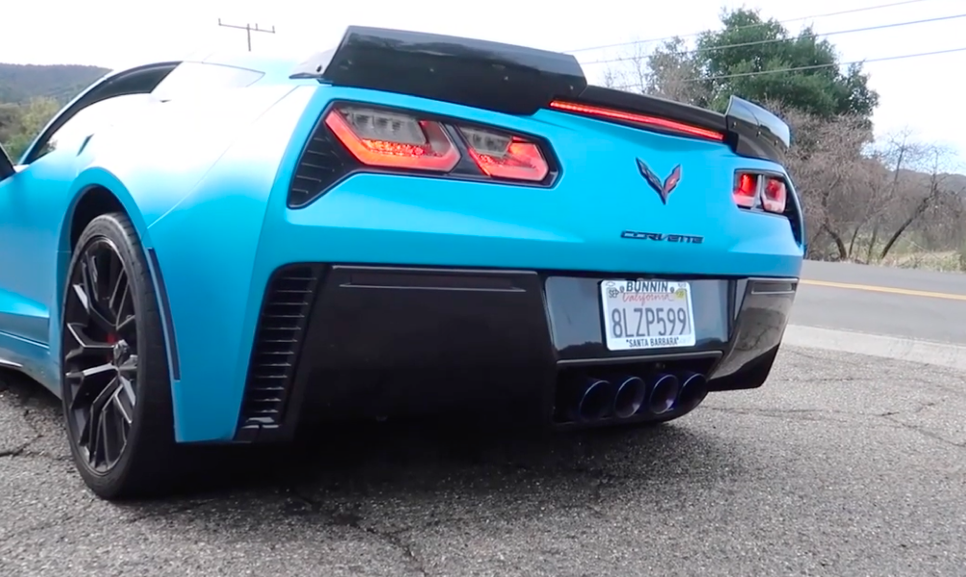 VÍDEO: Mira cómo unos buenos escapes modificados pueden cambiar el sonido de un Chevrolet Corvette