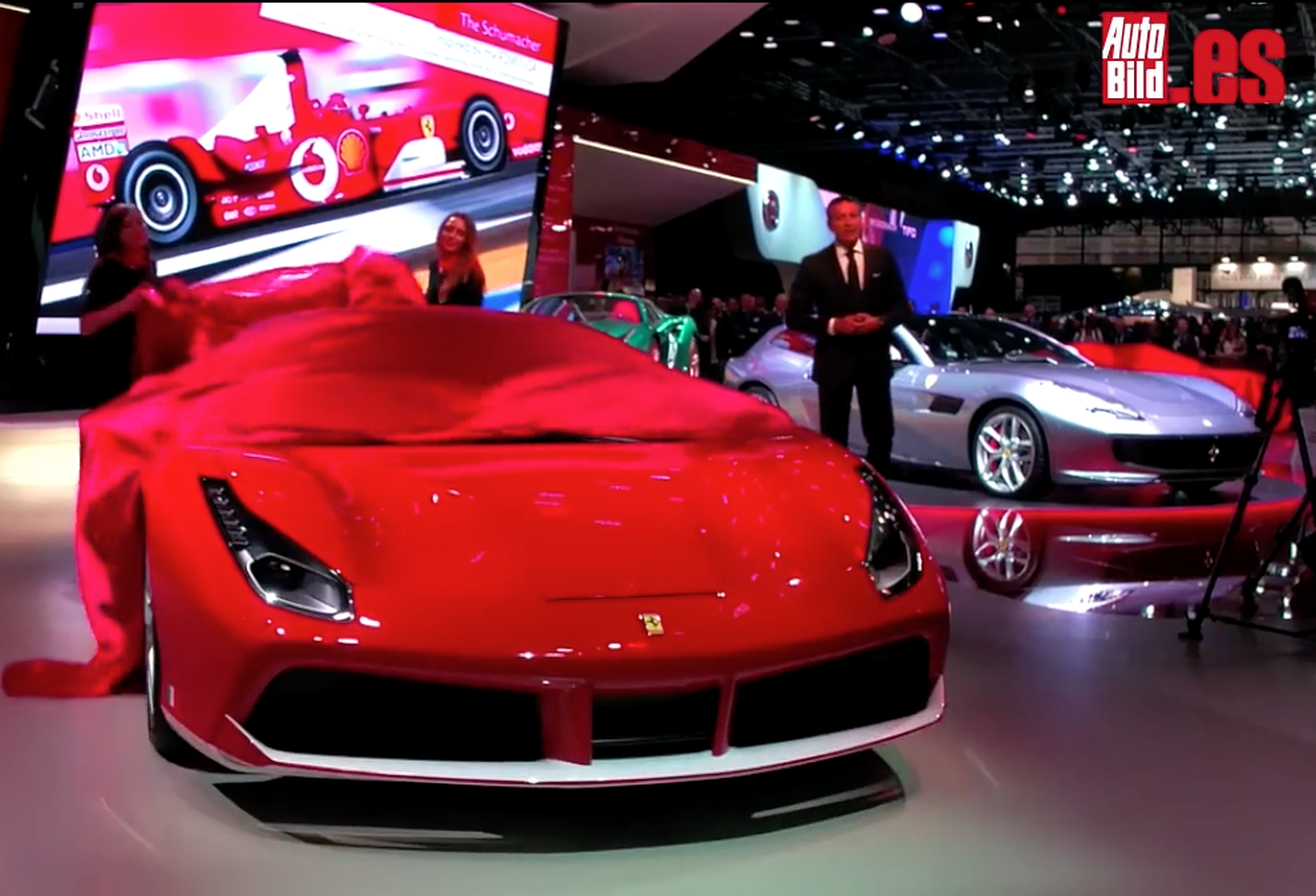 VÍDEO: Mira como el rojo Ferrari inundó el Salón de París 2016