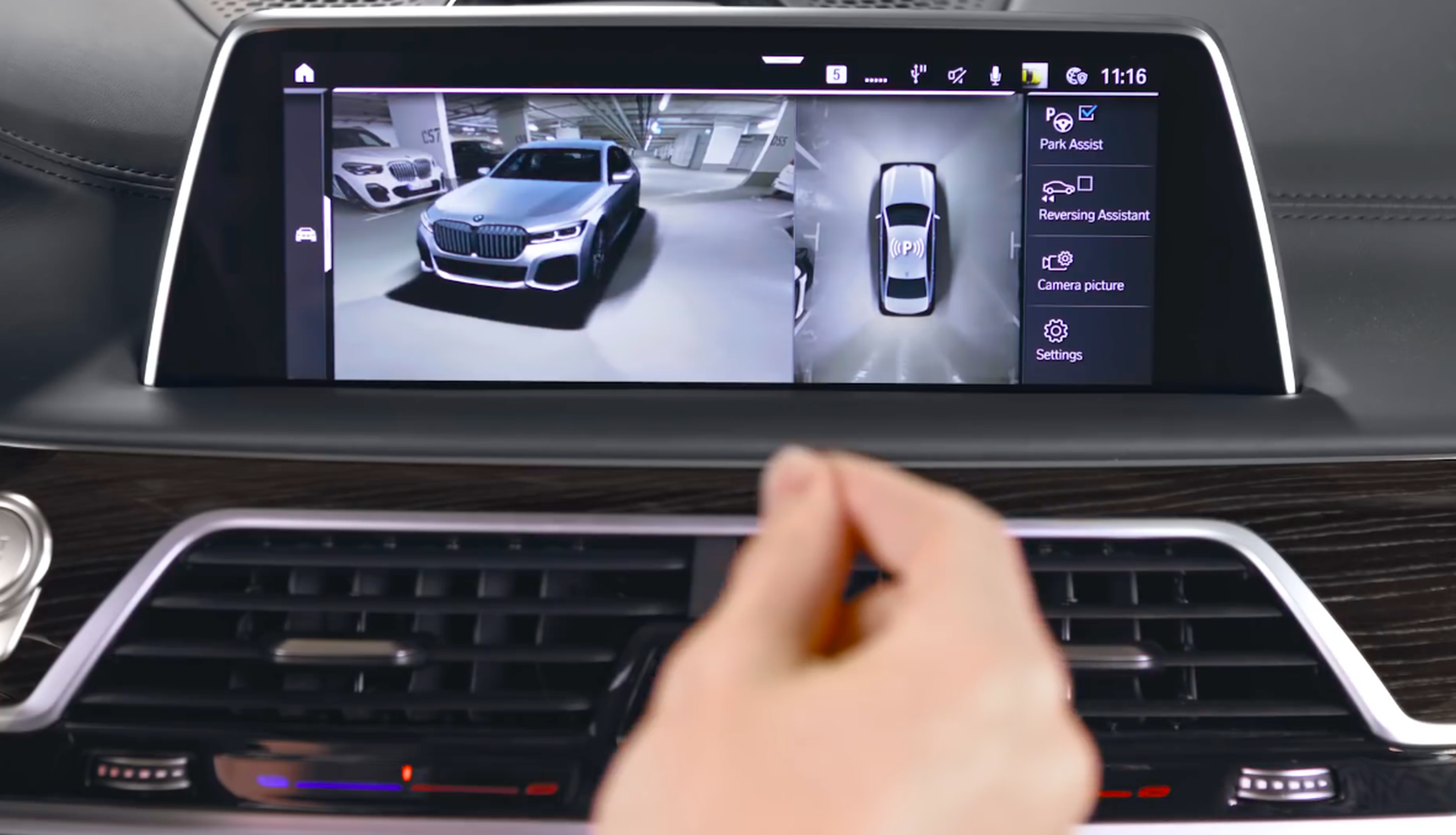 VÍDEO: Mira cómo se utiliza el sistema de cámaras Surround View de BMW