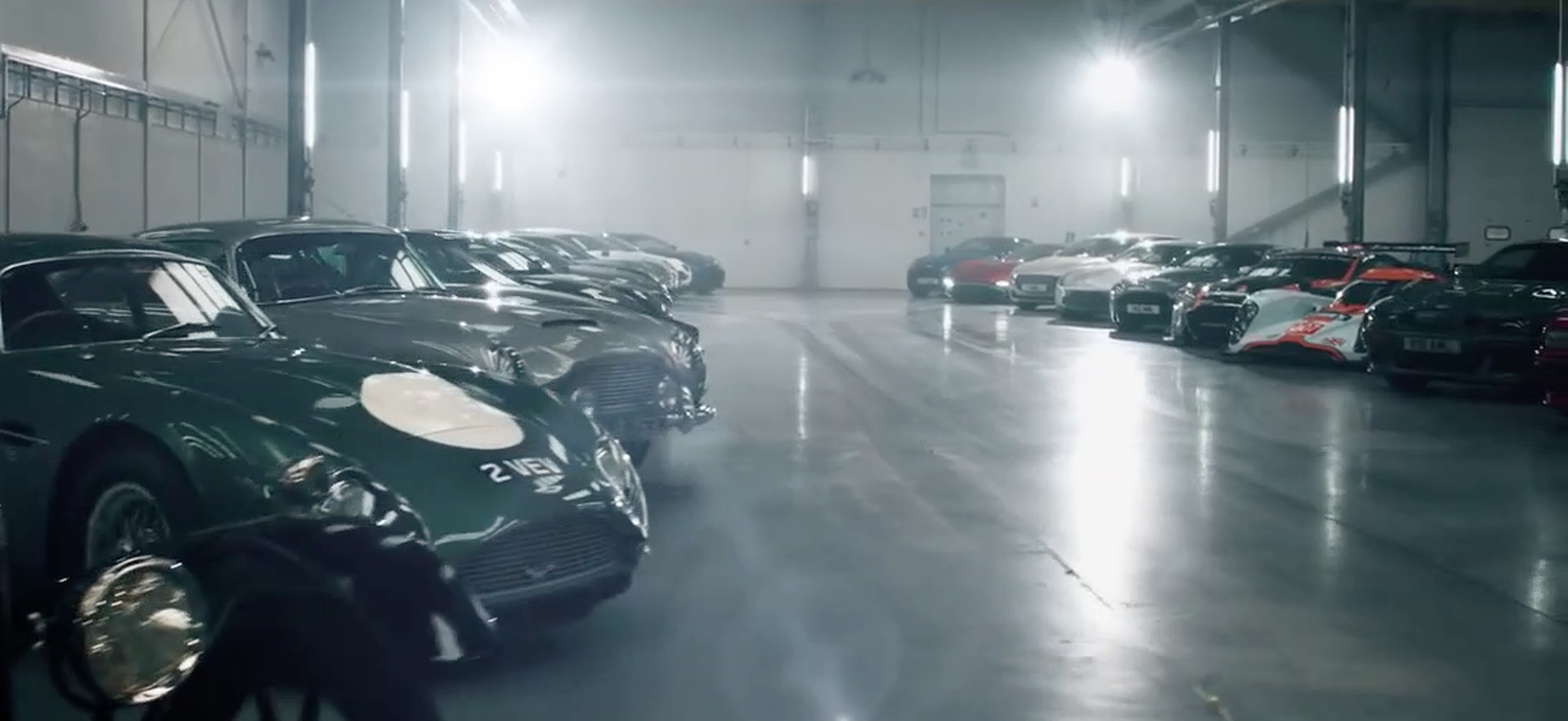 VÍDEO: Mira el increíble garaje de Aston Martin en Gales