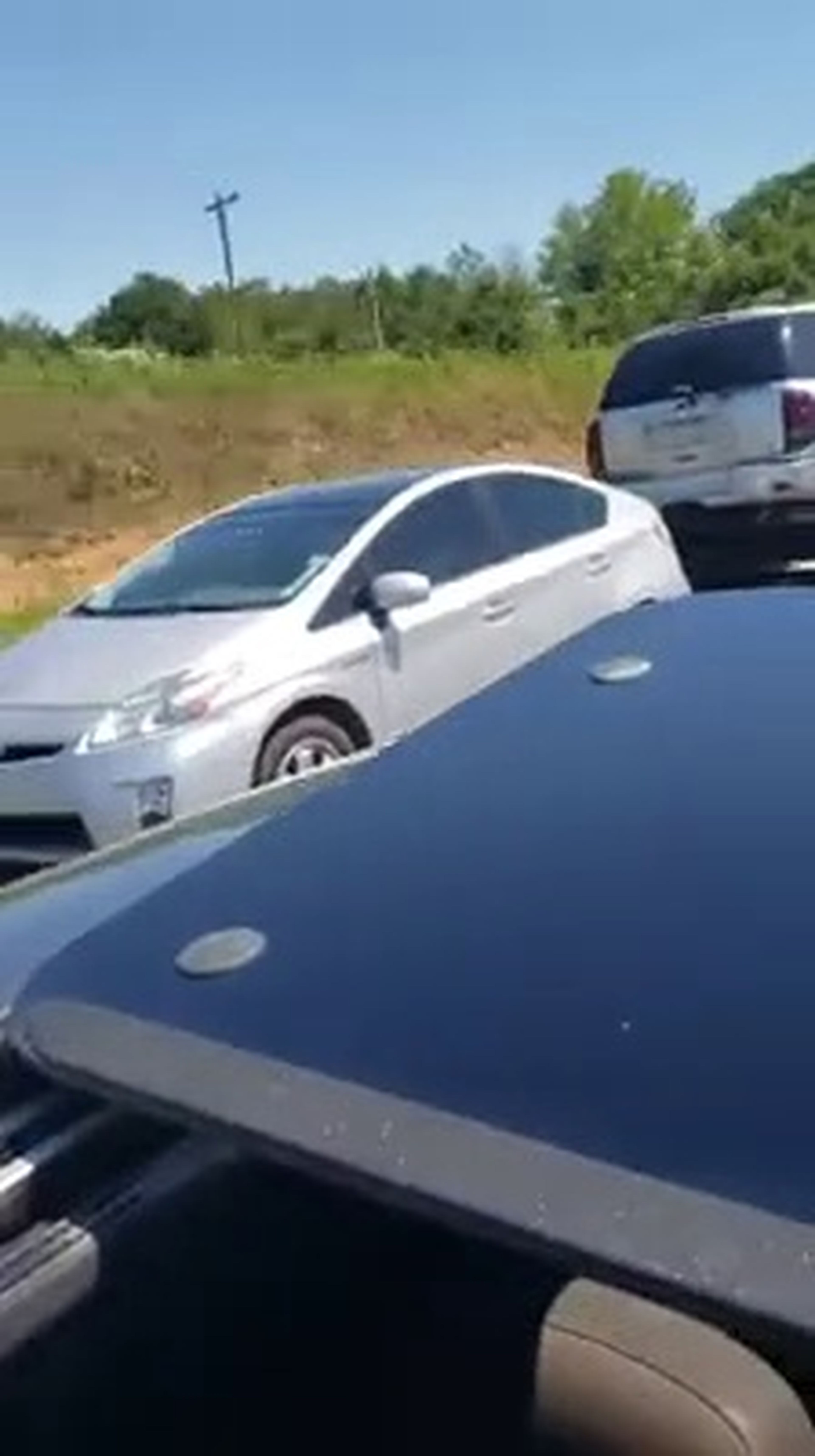 VÍDEO: Esto no lo esperábamos, un coche remolcado por un Toyota Prius