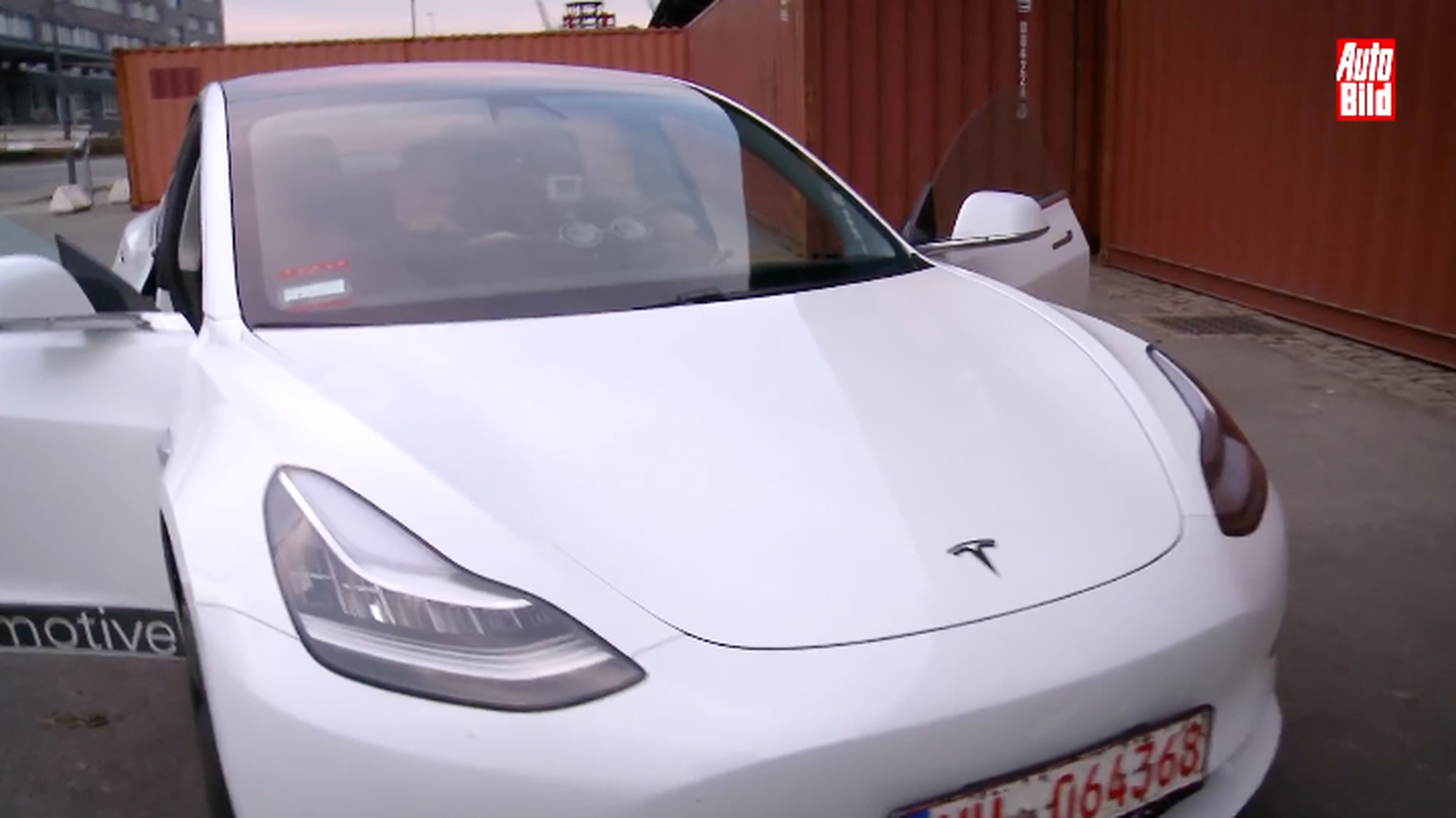 VÍDEO: lo que no nos gusta del Tesla Model 3
