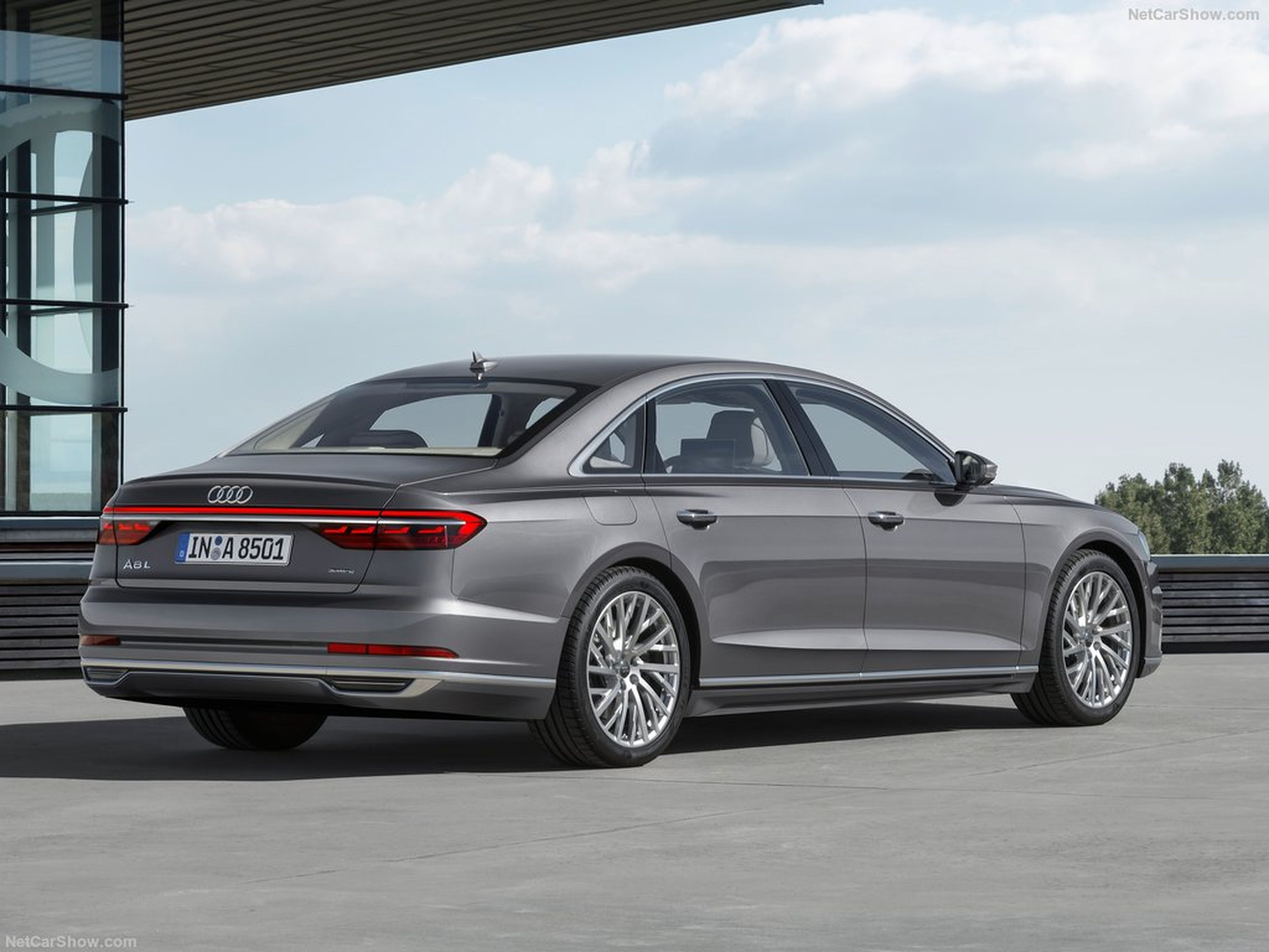 VÍDEO: El nuevo coche oficial del Gobierno, un Audi A8 L Security