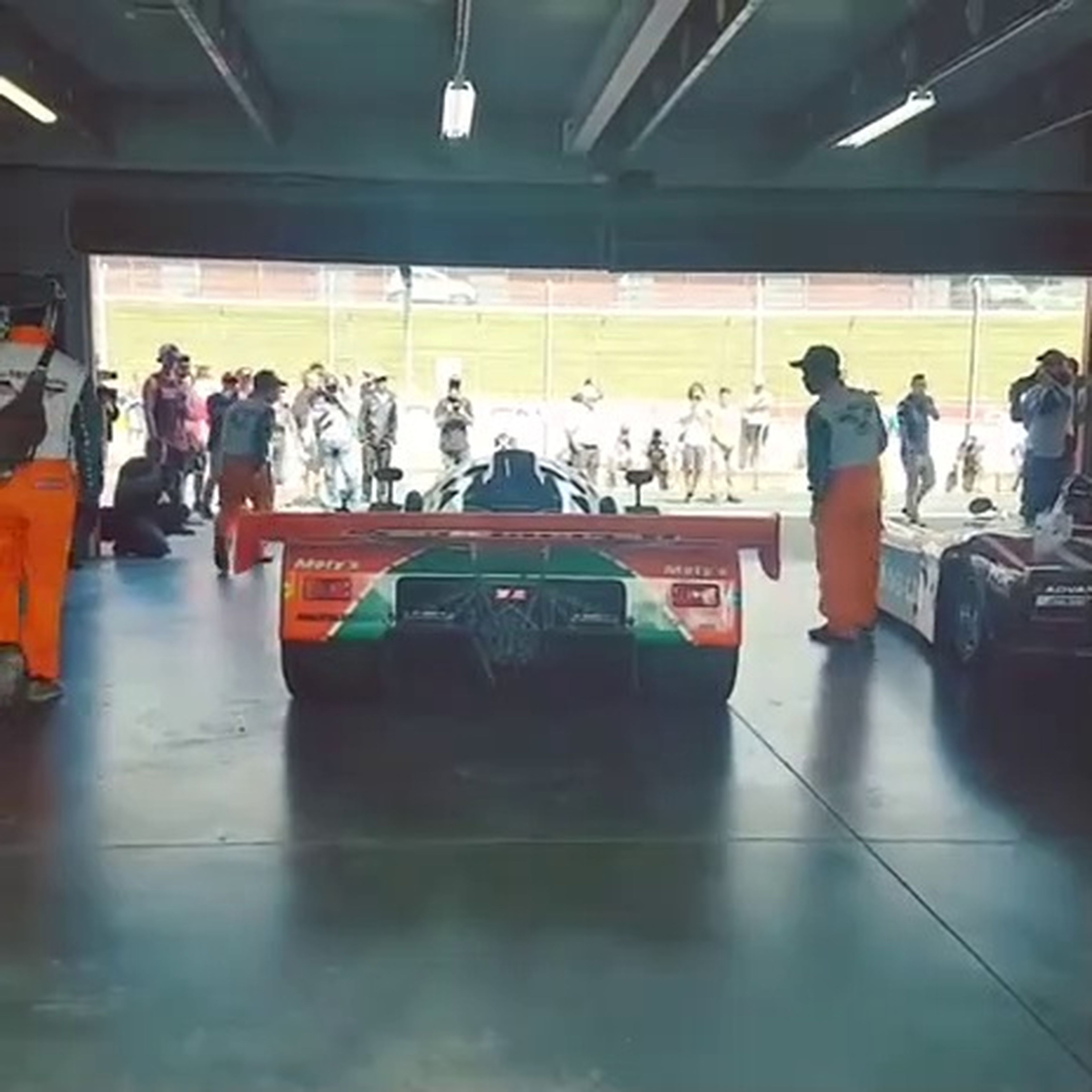 VÍDEO: Ojo al arranque y puesta en marcha de una leyenda, el Mazda 787B de Le Mans ¡qué sonido!