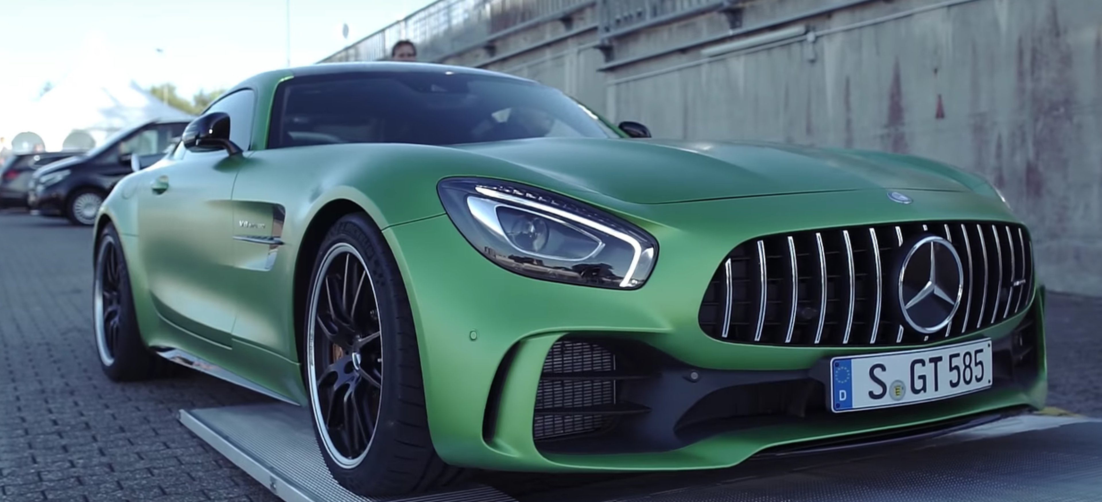 VÍDEO: Onboard en el Mercedes-AMG GT R, ¡qué carrocería más guapa!