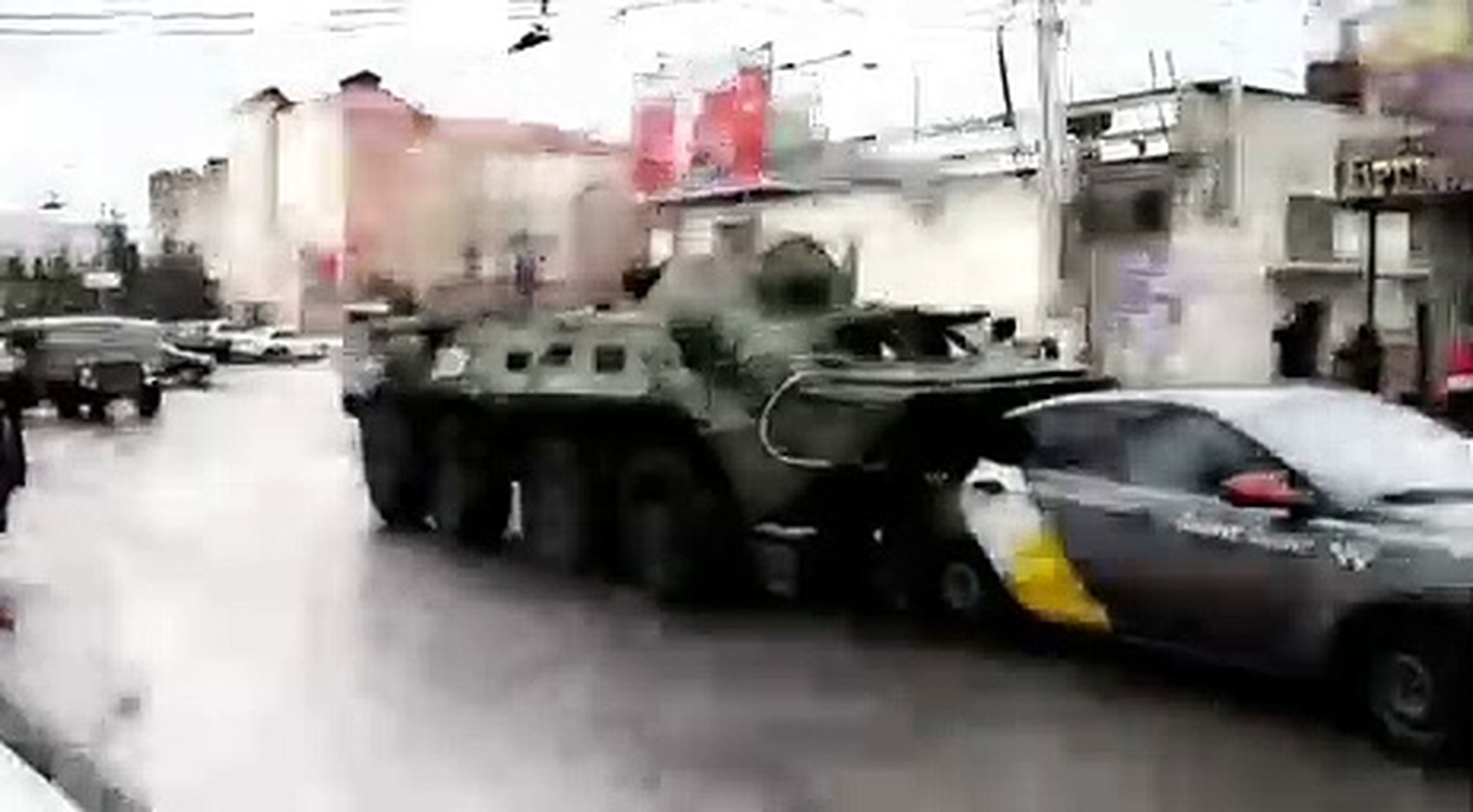 V´IDEO: Otro día más en Rusia, dos tanques provocan un accidente en cadena