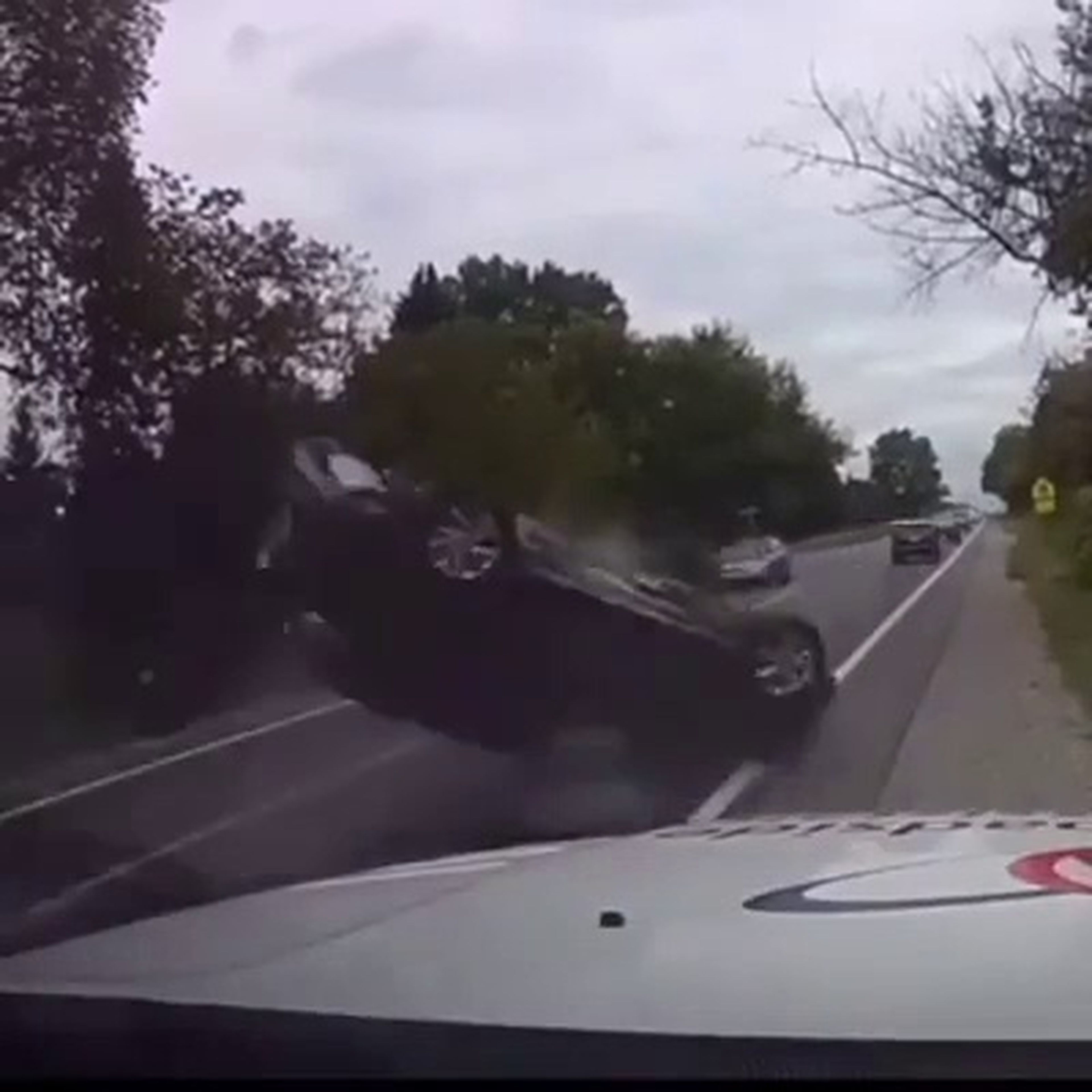 VÍDEO: Un pequeño despiste a mucha velocidad puede costar muy caro
