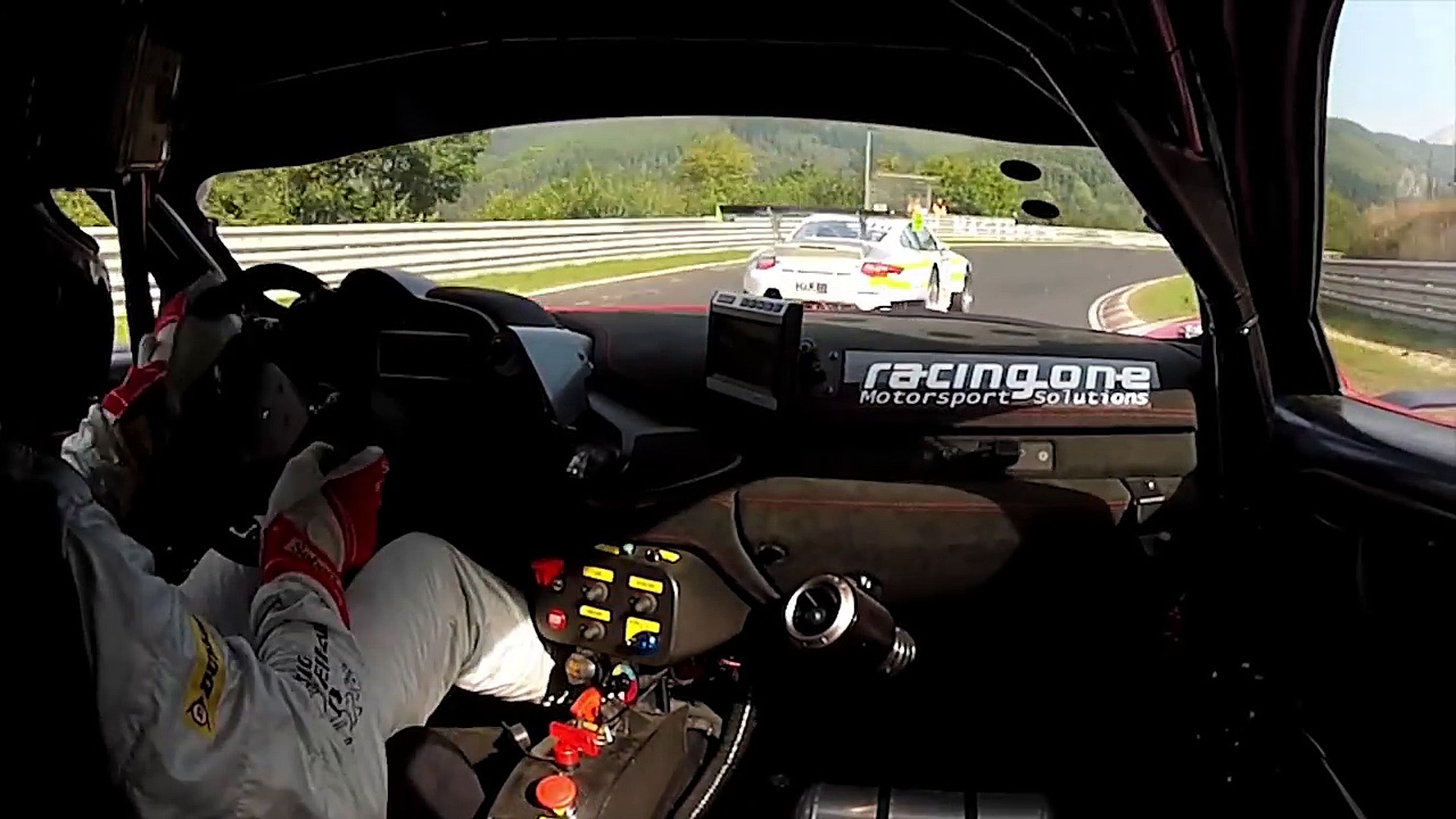 VÍDEO: persecución al límite entre un Ferrari 458 y un Porsche 911