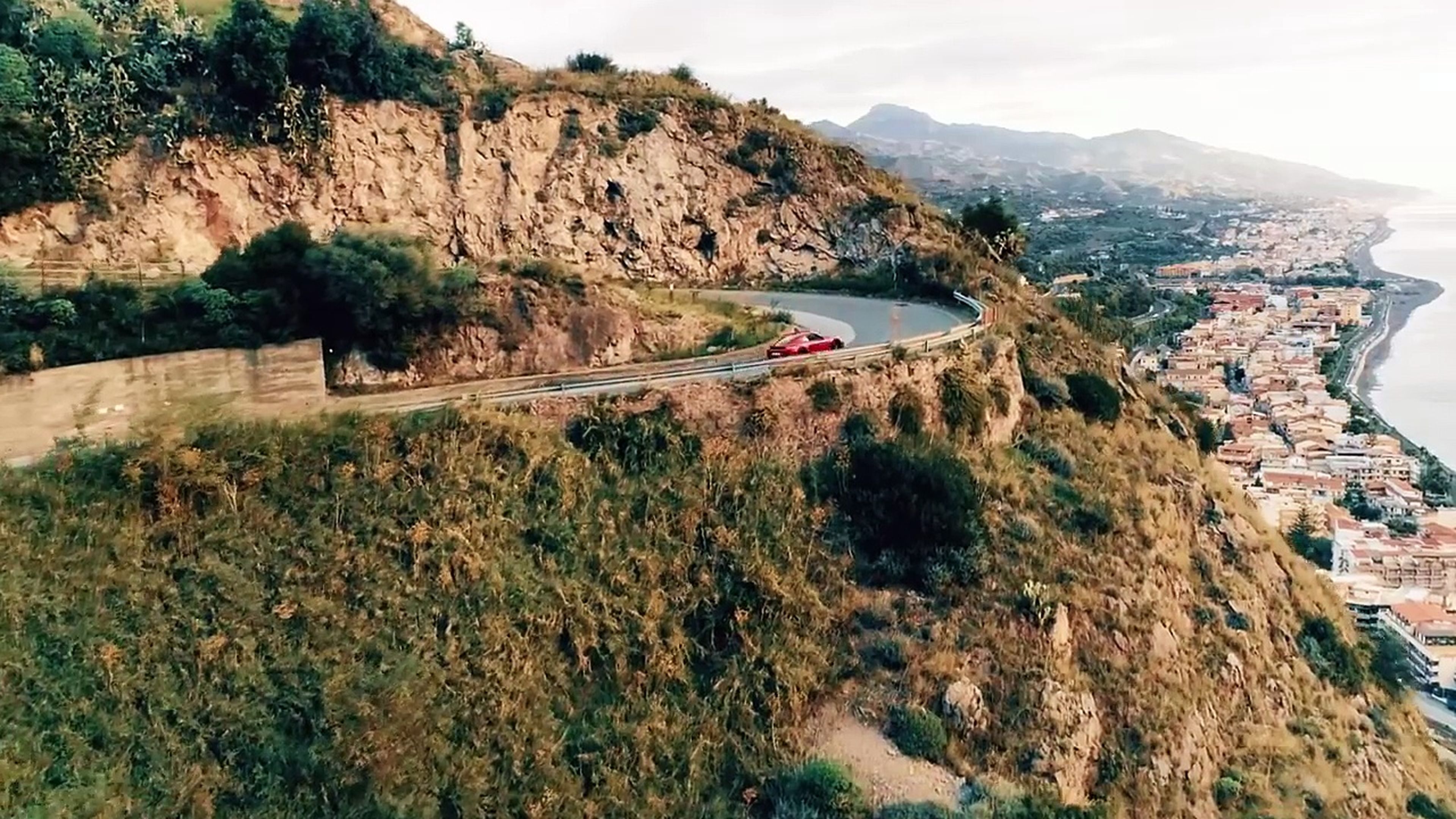 VÍDEO: Porsche 718 GTS por las carreteras de Sicilia