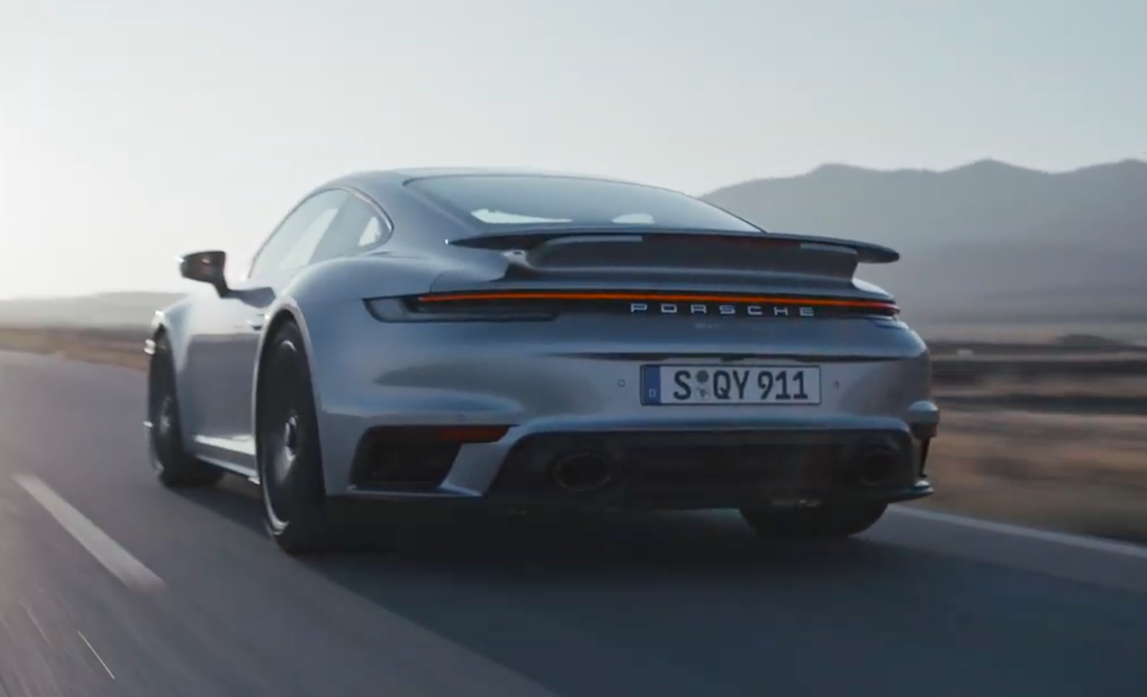 VÍDEO: Porsche 911 Turbo S, 650 CV por fin en movimiento