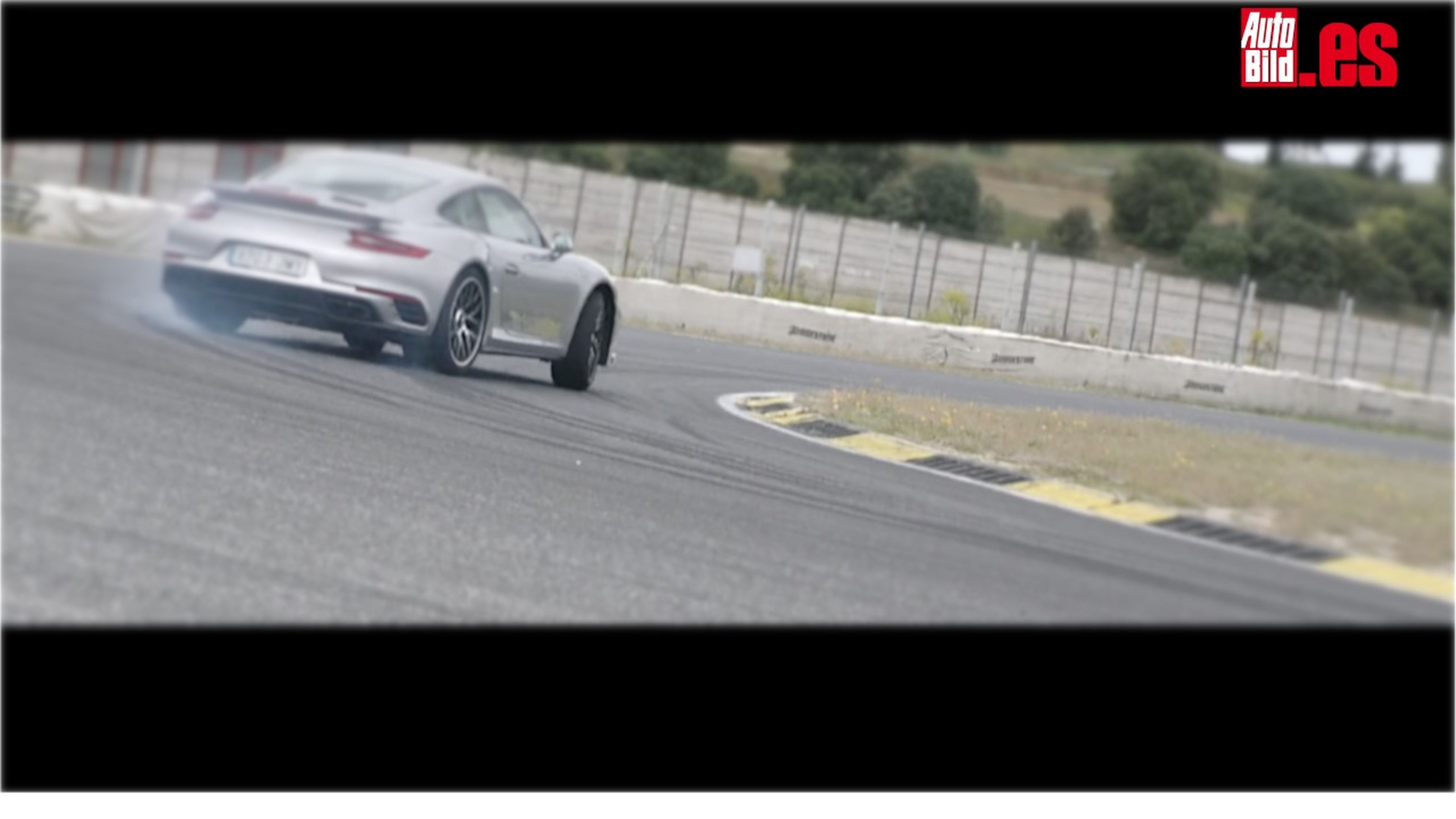 VÍDEO: Porsche 911 Turbo S, prueba al límite. ¡Cómo derrapa!