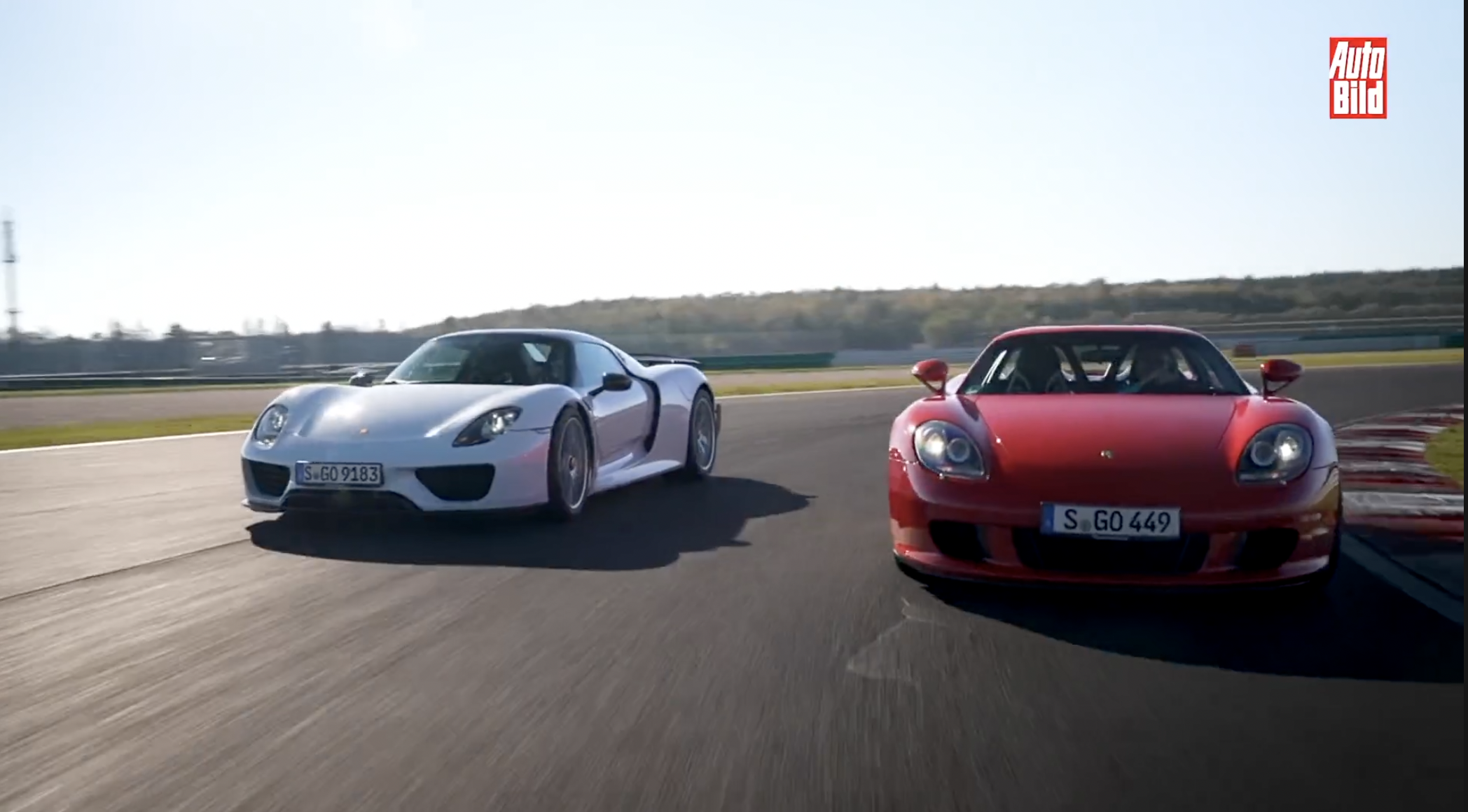 VÍDEO: Porsche 918 Spyder vs Porsche Carrera GT, una comparativa de  Hypercoches -