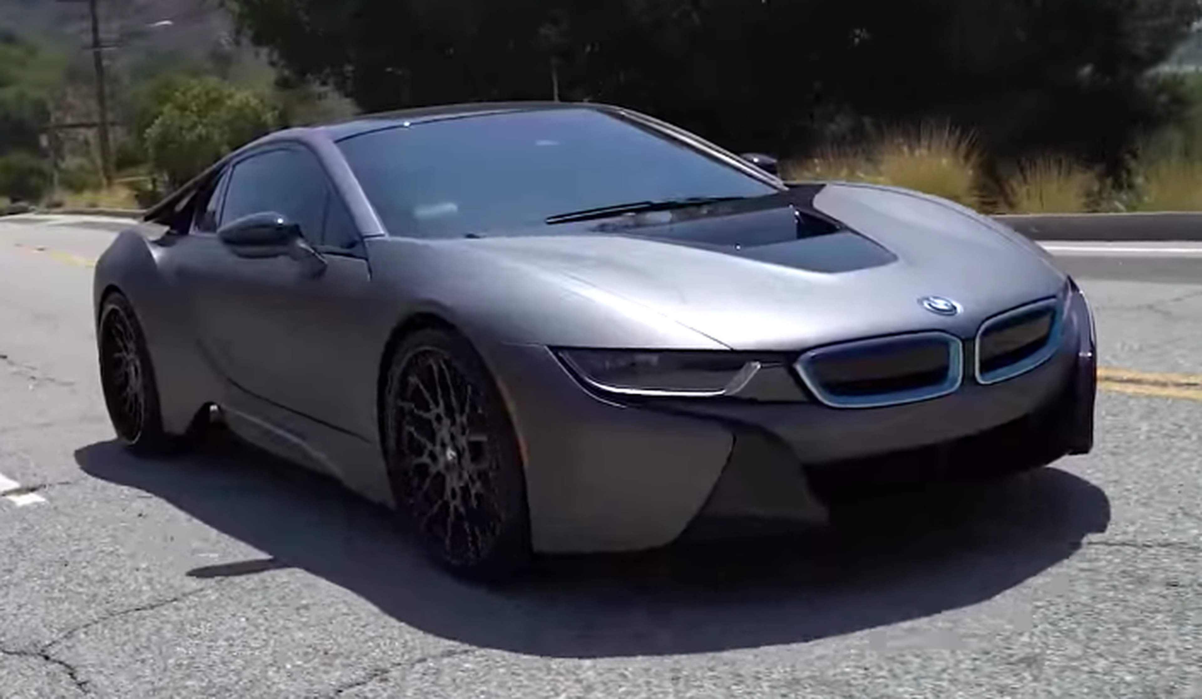 VÍDEO: Así queda un BMW i8 con unas llantas Forgiato de 22"