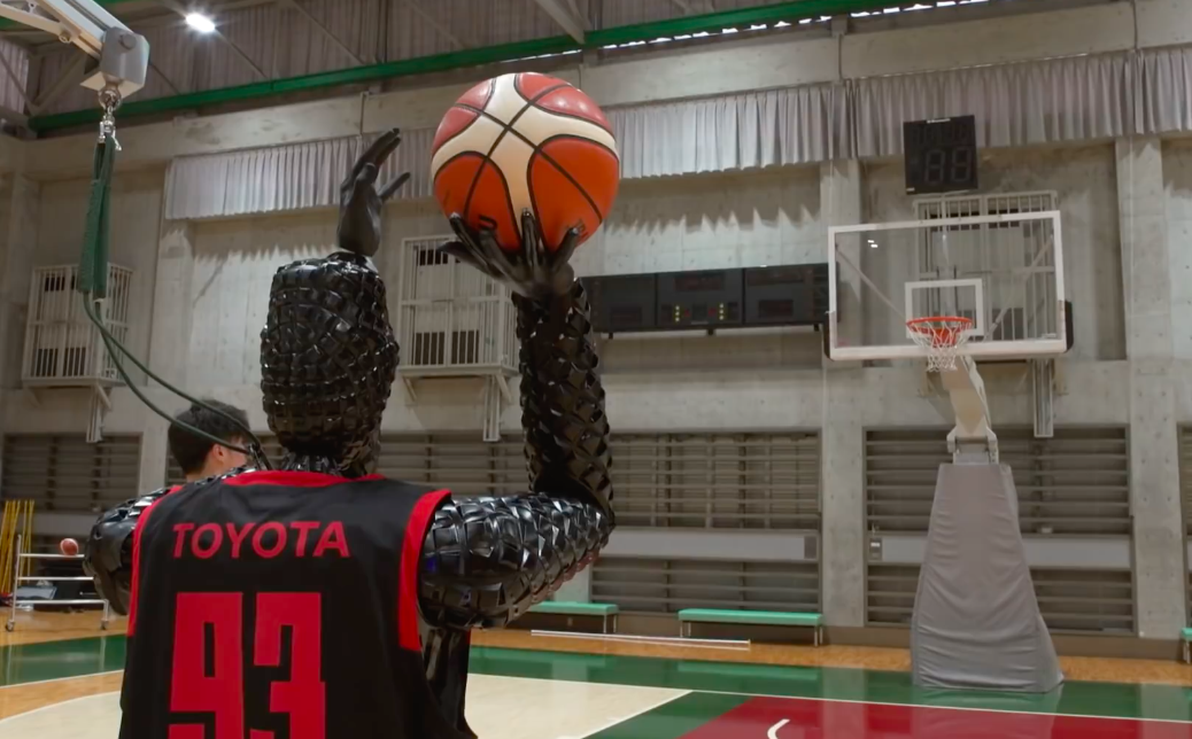 VÍDEO: Y de repente, Toyota se inventa el CUE3, un robot que es un crack del baloncesto