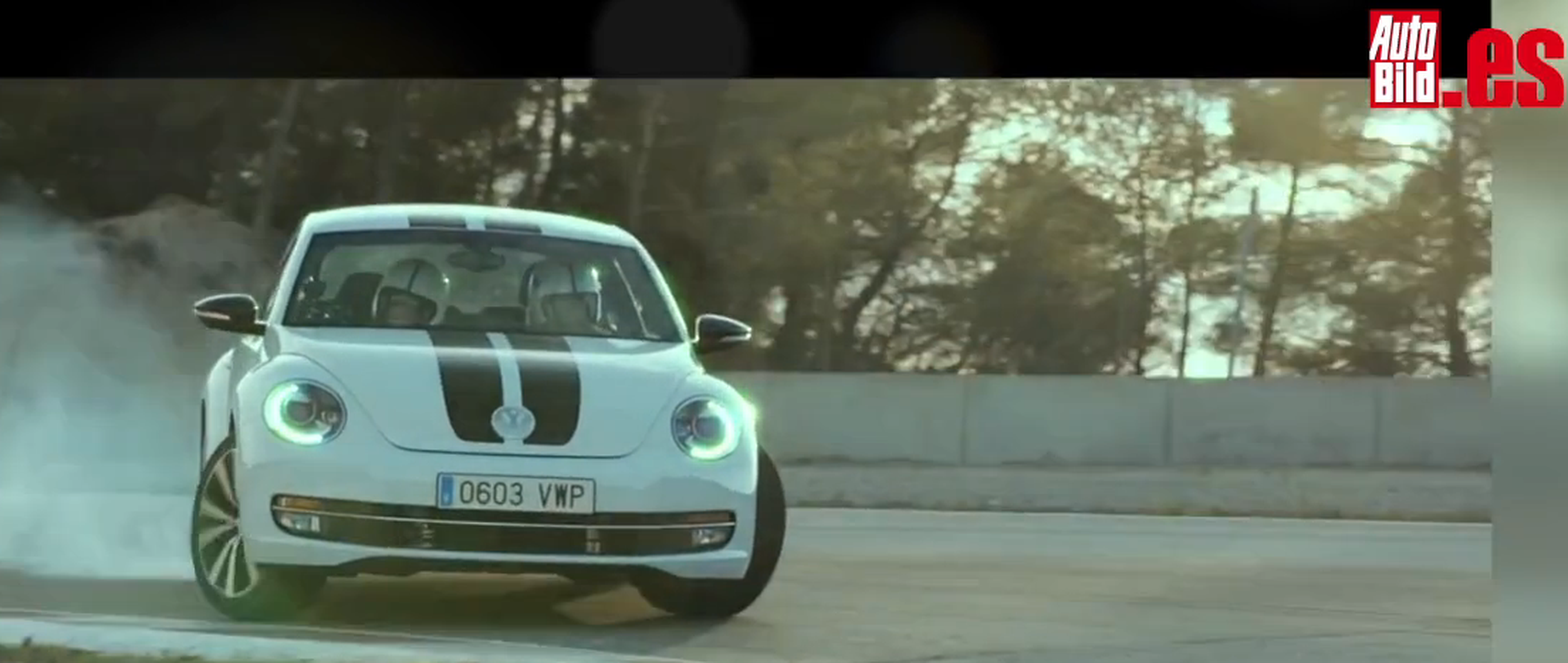 VÍDEO: Reto Volkswagen Beetle con los ojos vendados, ¿acertará?