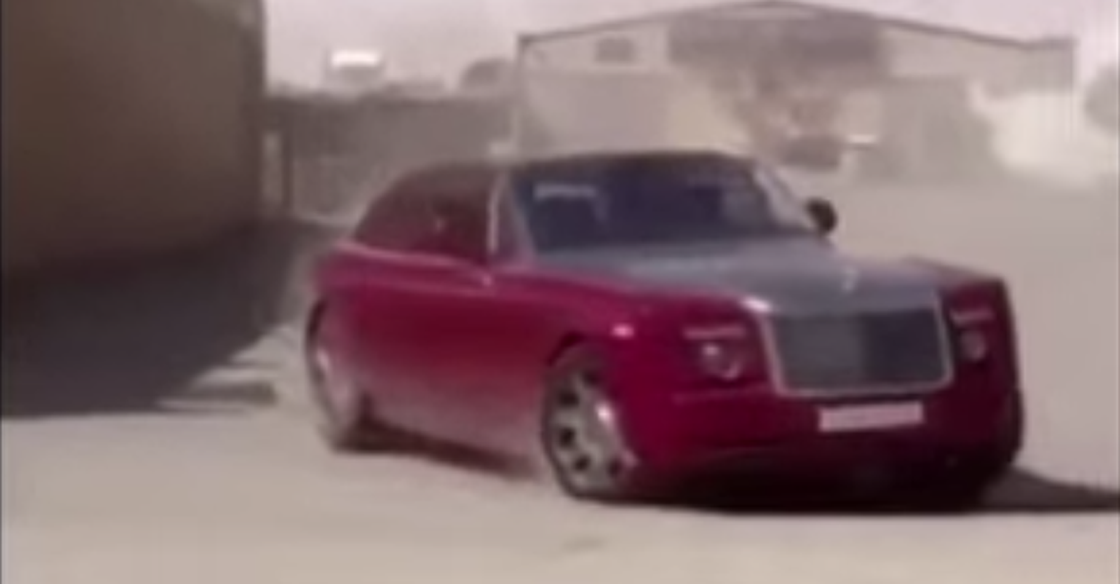 VÍDEO: ¿Un Rolls-Royce driftando? Sí, y algo va a salir mal