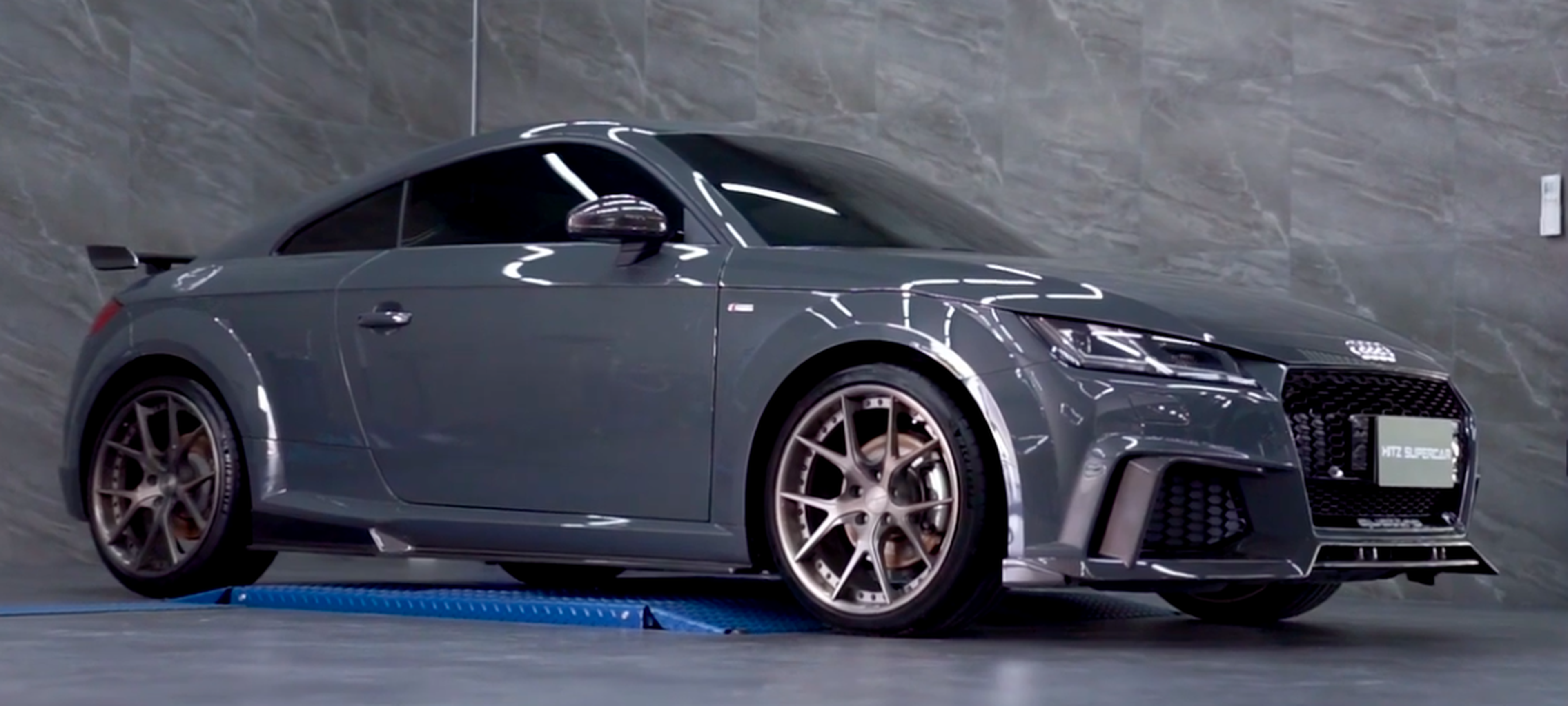 VÍDEO: Así ruge este Audi TT RS con escapes modificados de Armytrix, ¡pura fantasía!