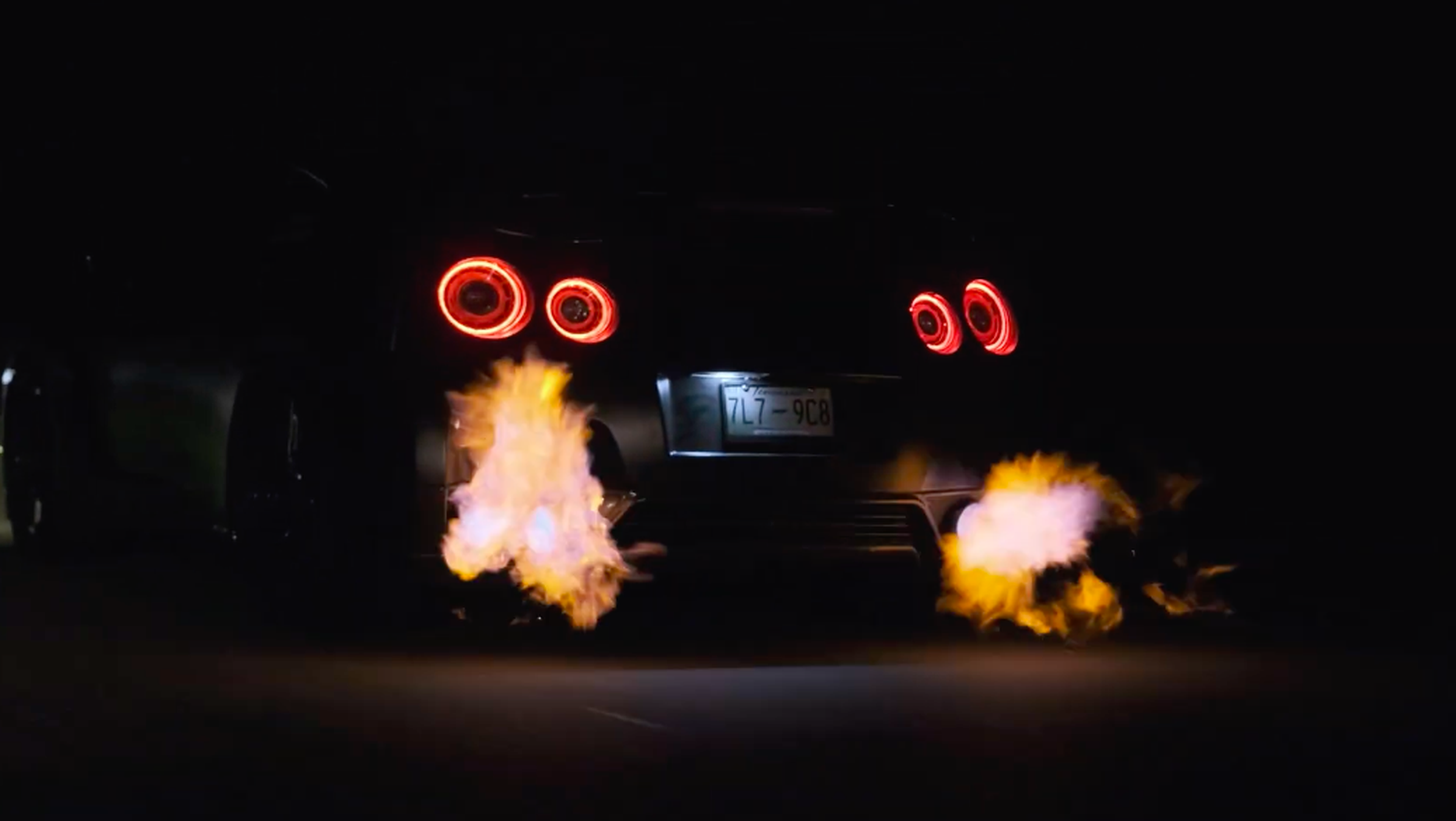 VÍDEO: Sabes que este Nissan GT-R R35 es muy bestia cuando echa fuego por los escapes