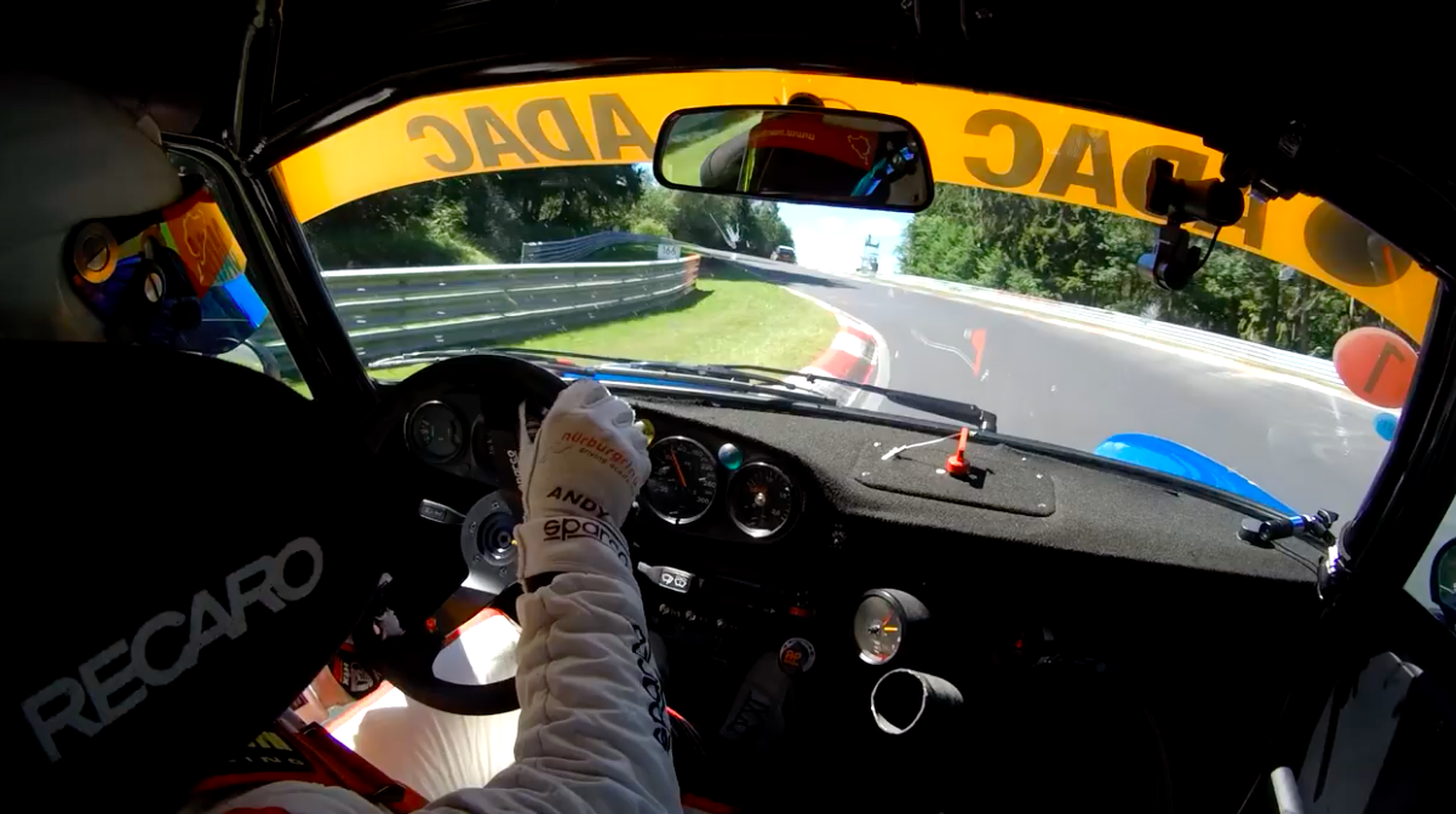 VÍDEO: Esto es trabajar al volante, Porsche 911 Turbo de 1976 en Nürburgring