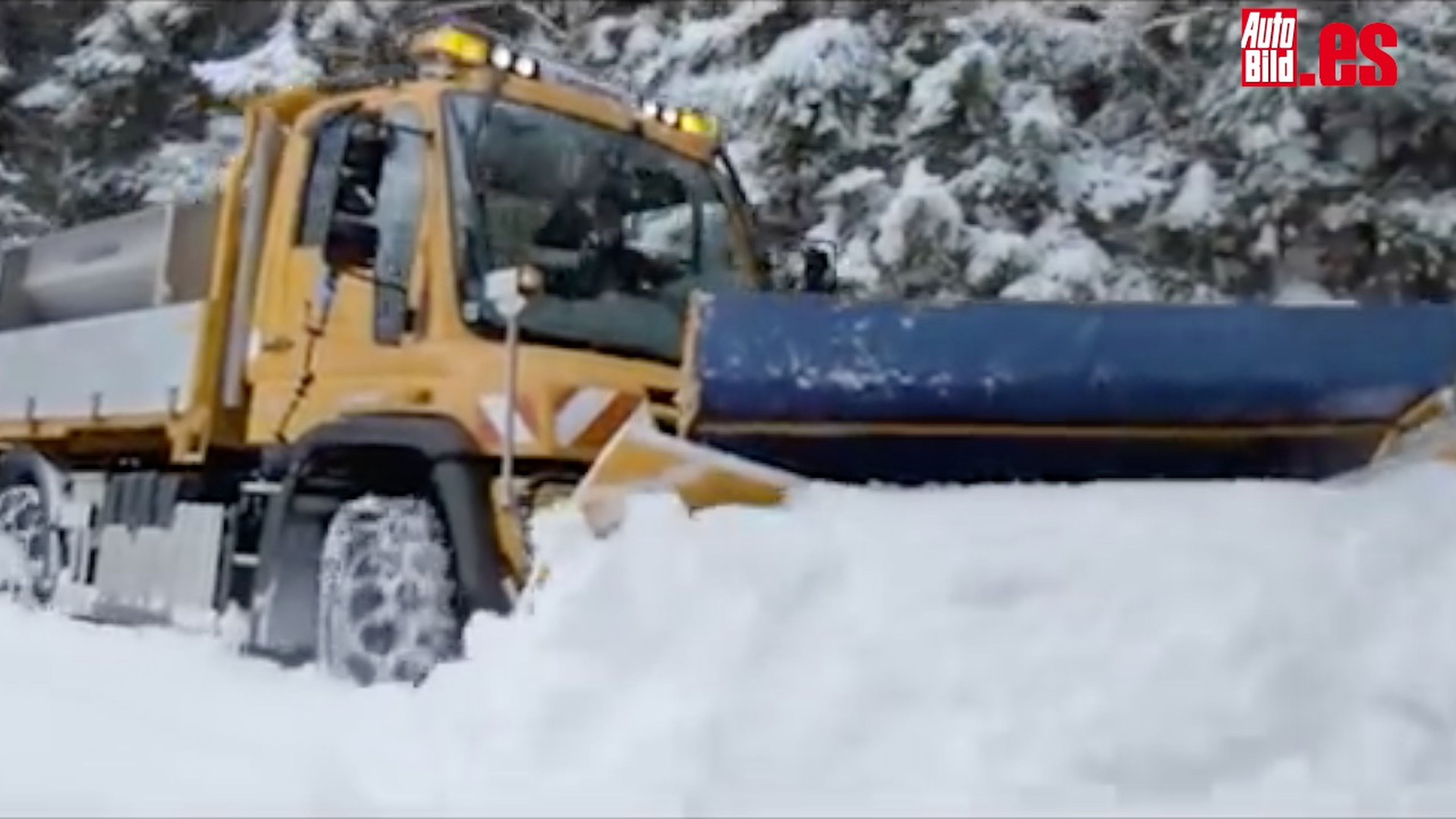 VÍDEO: Unimog U 430, una 'bestia' contra la nieve