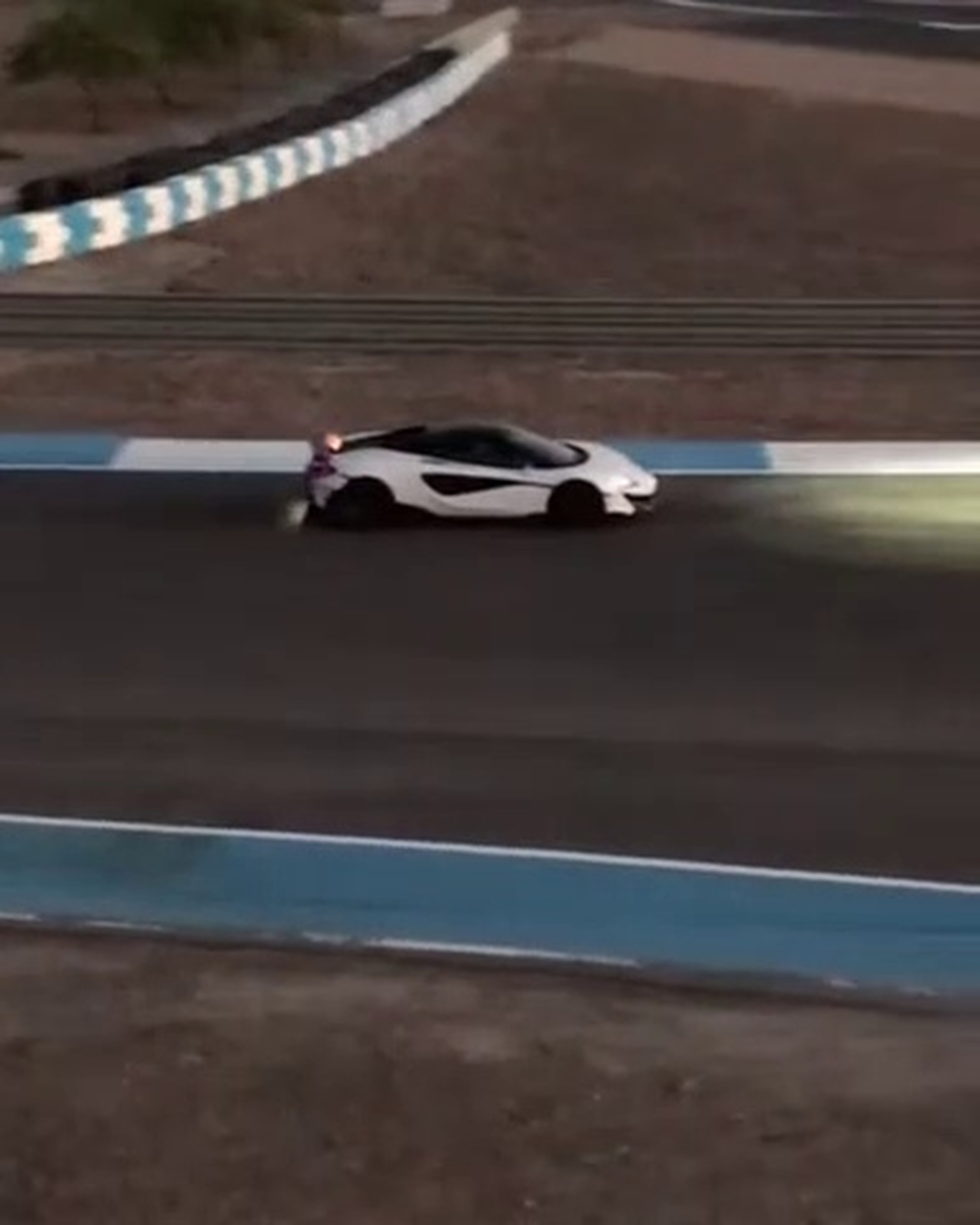 VÍDEO: Si ya echa fuego por los escapes, es que este McLaren es muy bestia