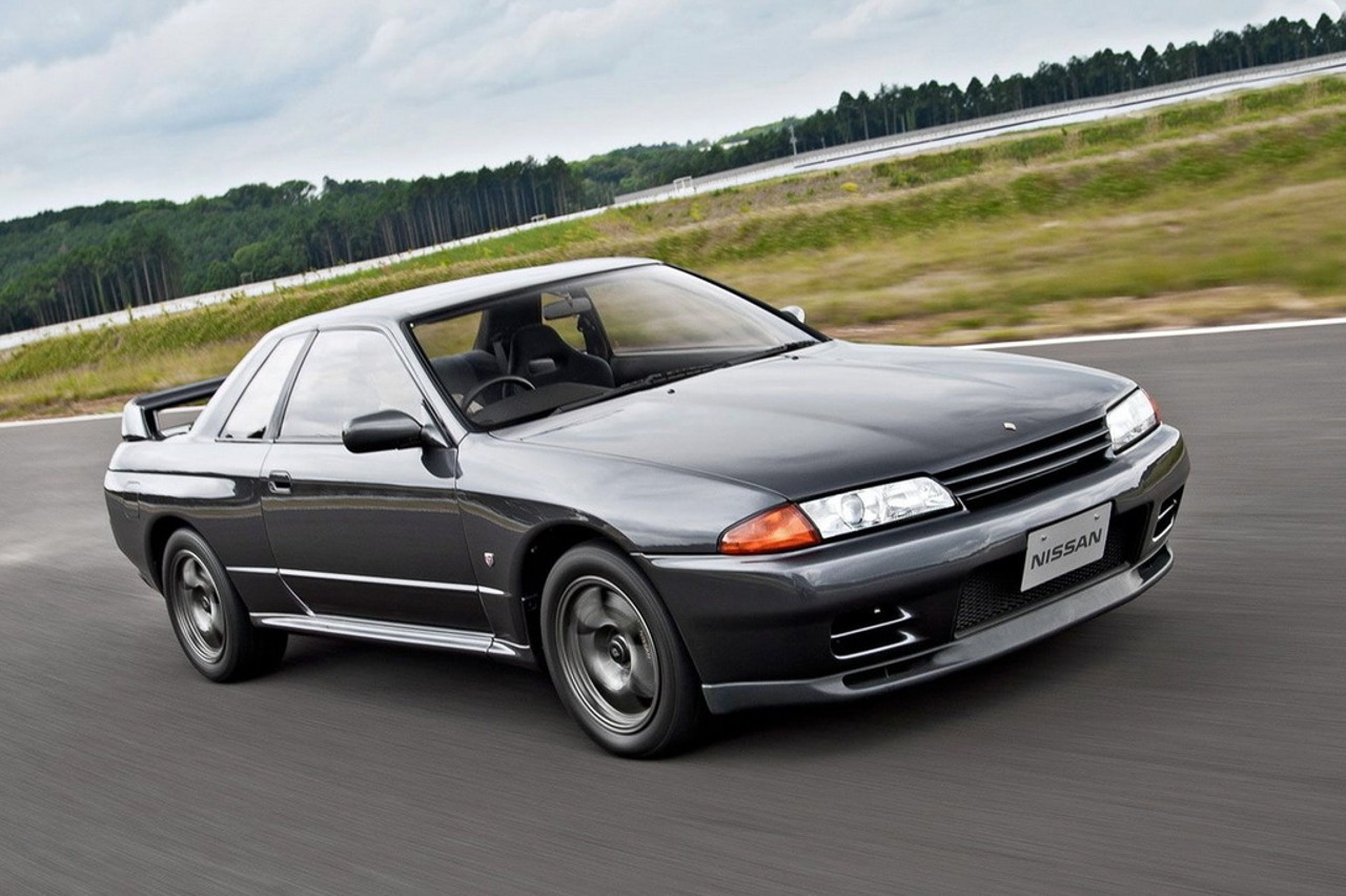 This 930-HP R32 Nissan GT-R In Dry Carbon Midnight Purple Is a