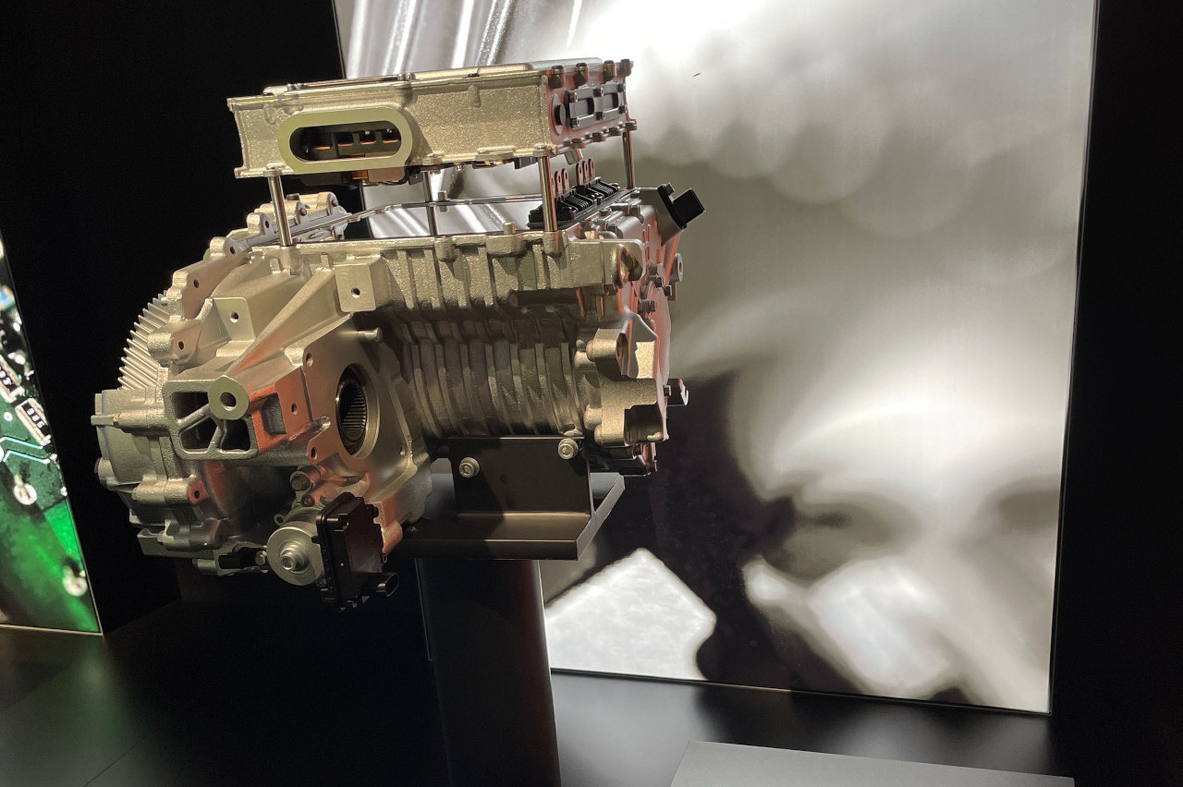 Imagen del poderoso motor trasero del Kia EV6 GT