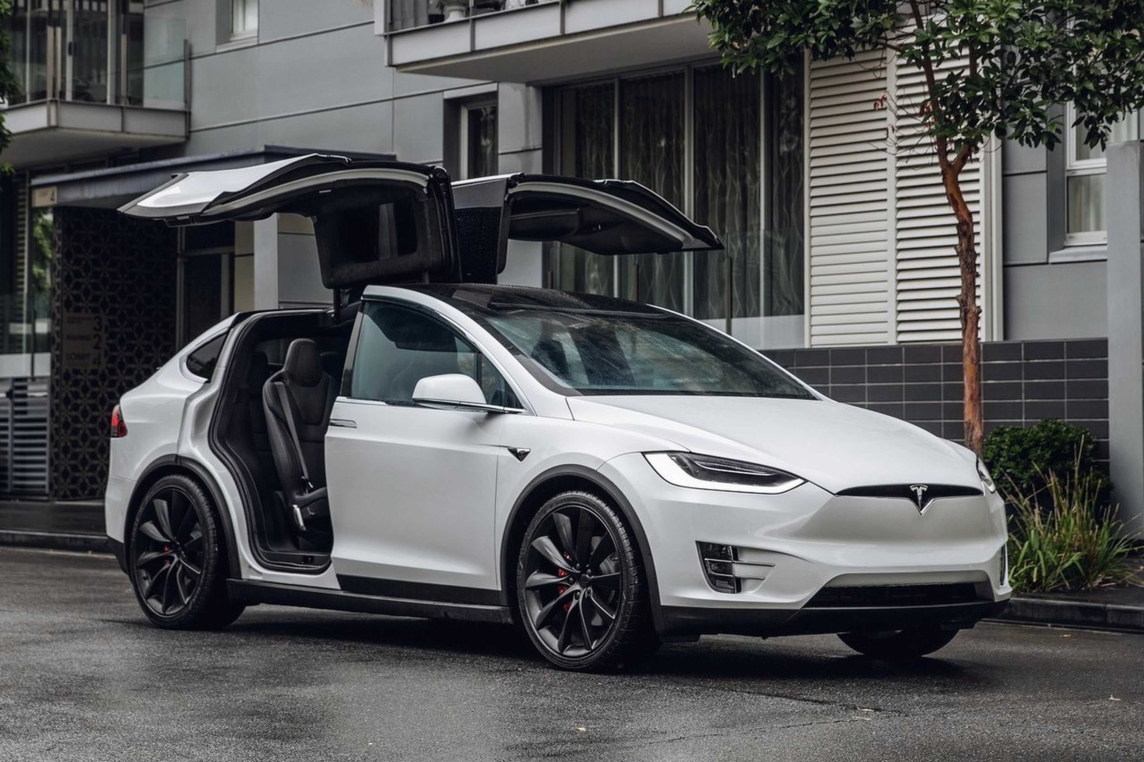 Tesla impone su ley en el mercado de los coches de lujo