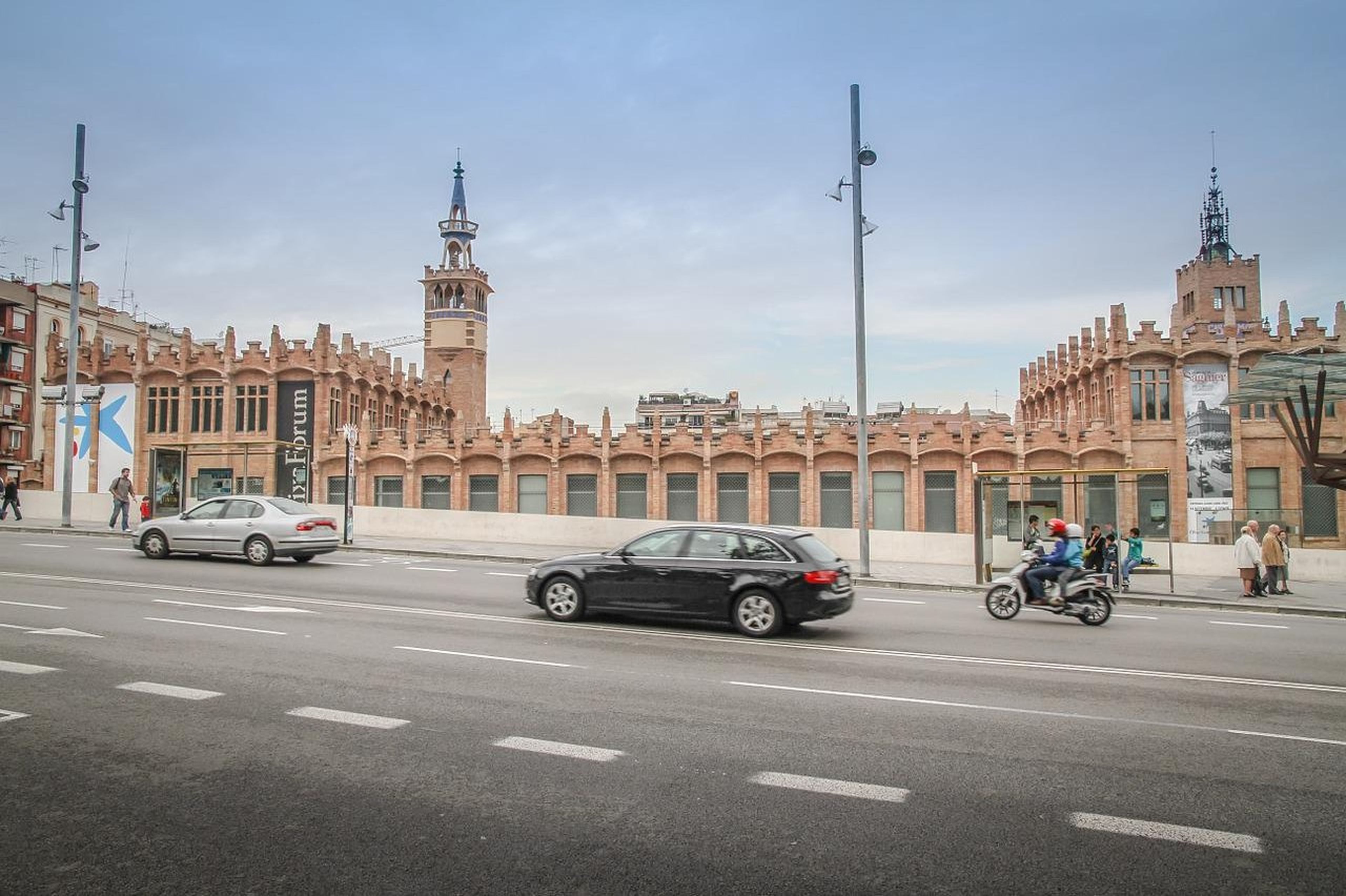 Las calles de Barcelona donde la grúa se lleva más coches mal estacionados