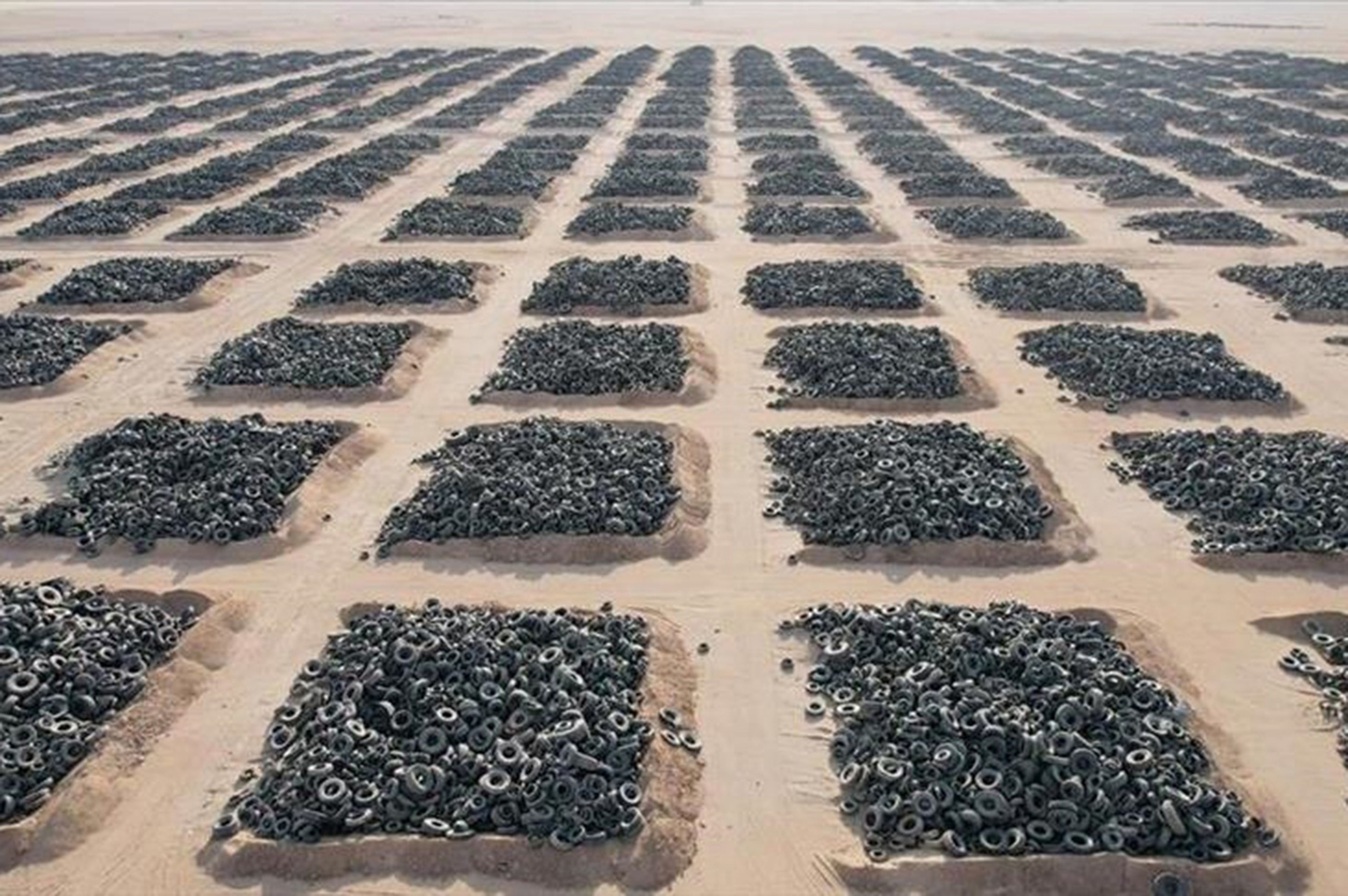 cementerio de neumáticos en Kuwait