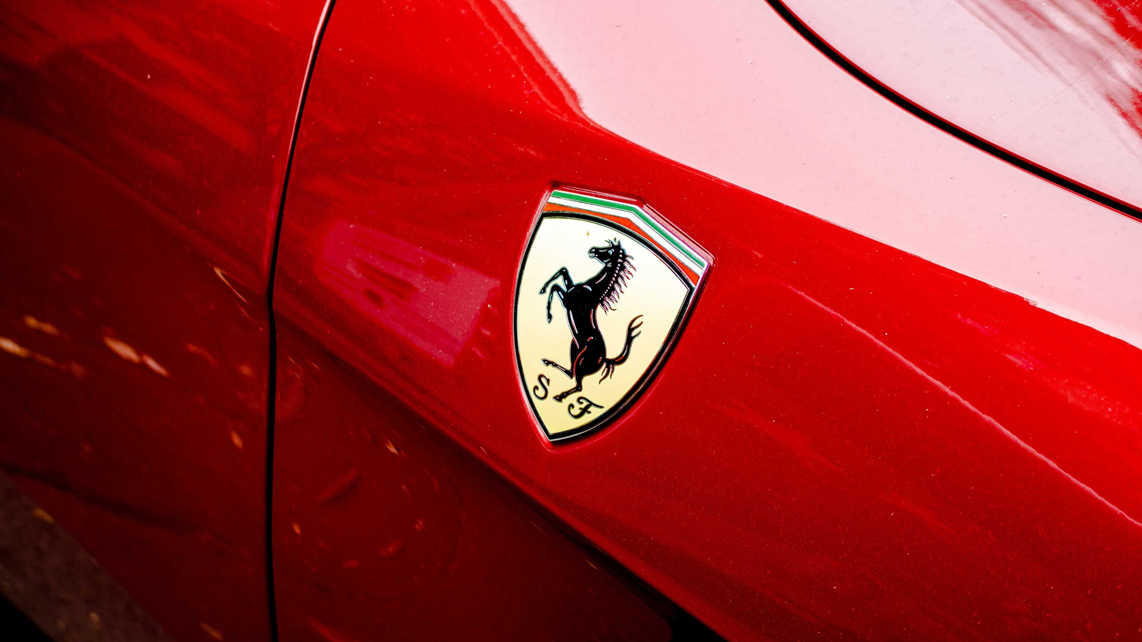 ¿Fan de la escudería Ferrari? 5 productos que puedes comprar o regalar del "Il Cavallino Rampante"