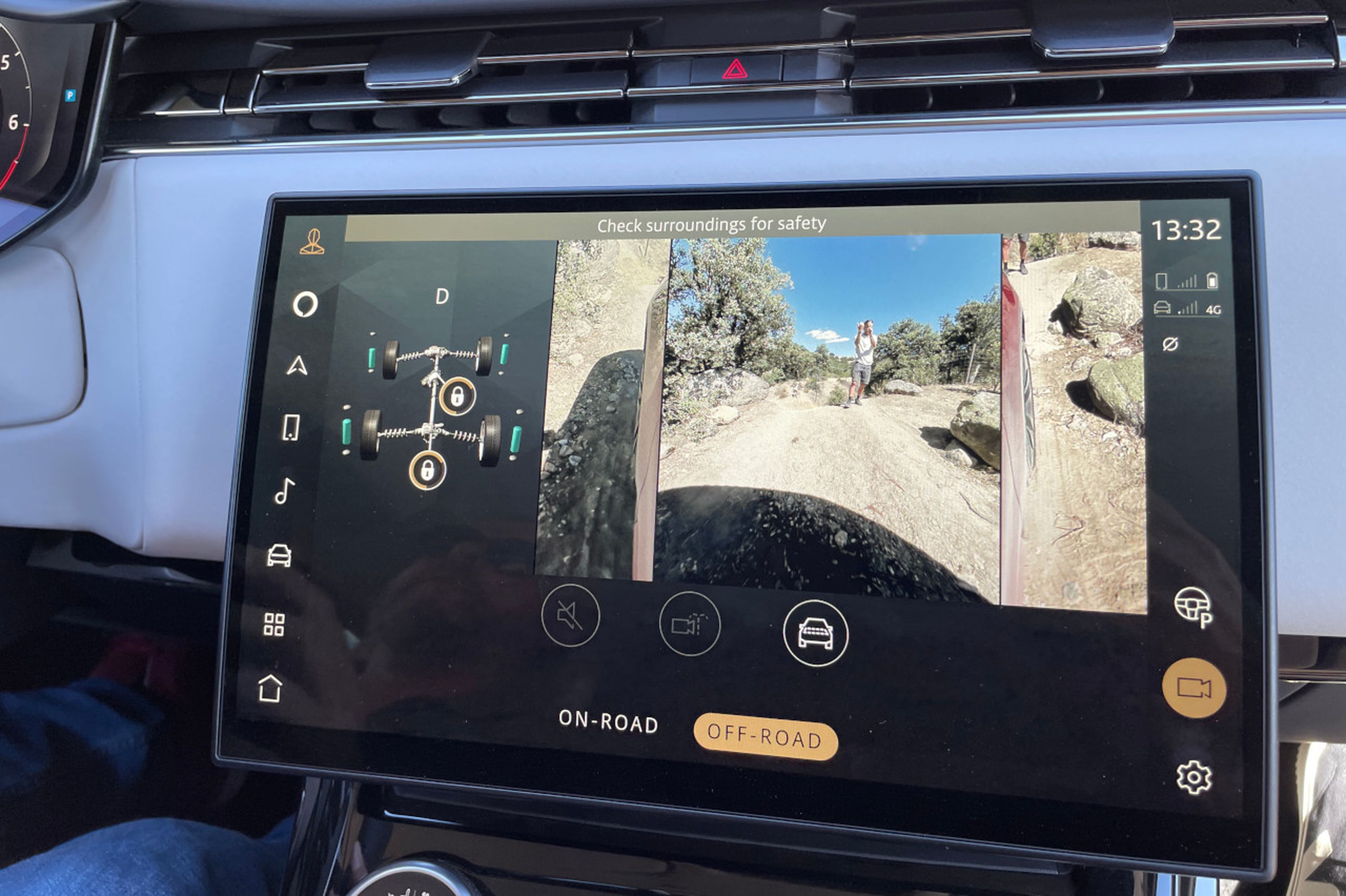 Las distintas cámaras del Range Rover Sport 2023 en modo offroad ayudan y mucho