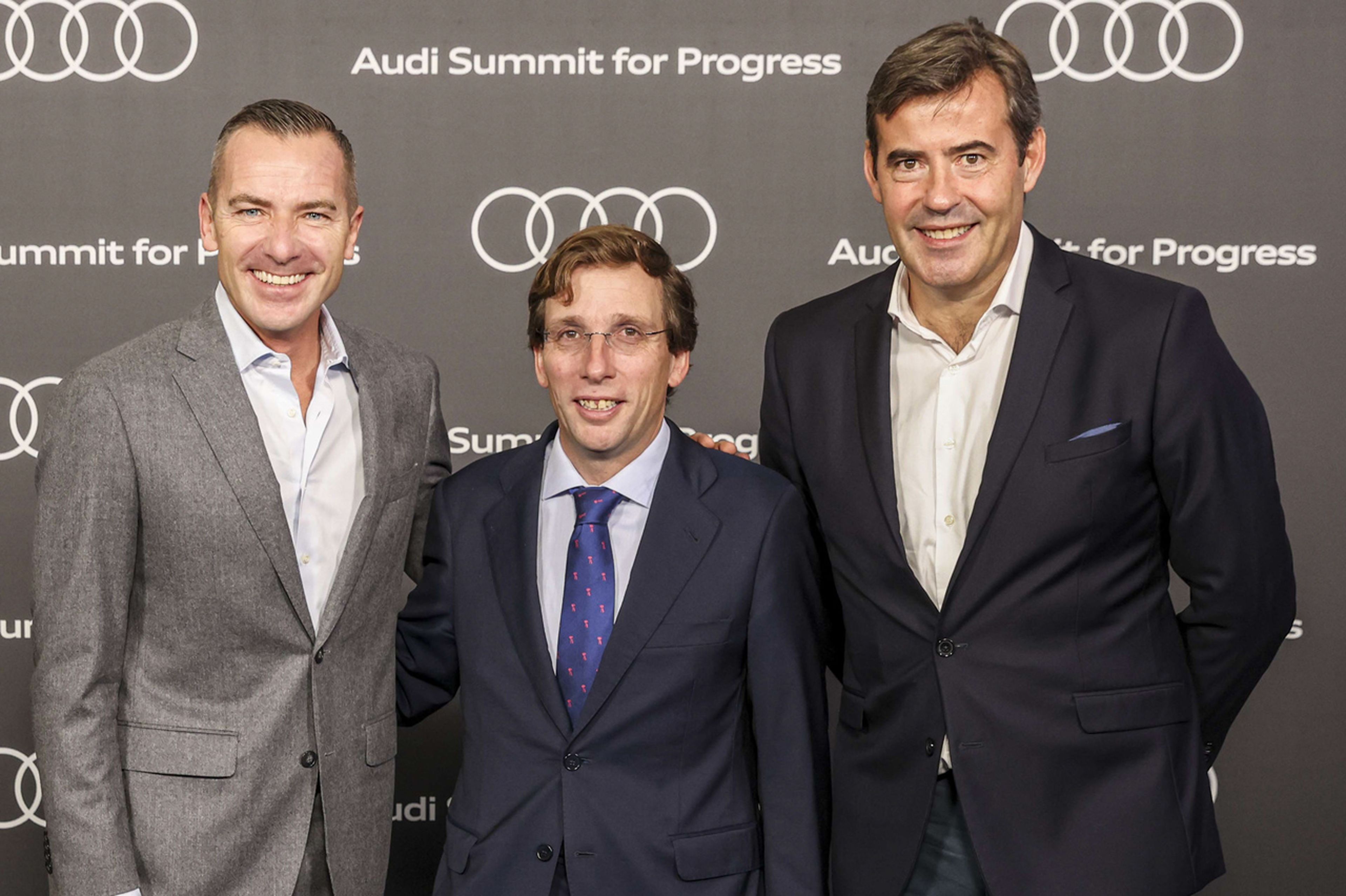 Henrik Wenders, Chief Marketing Officer de Audi AG; José Luis Martínez-Almeida, Alcalde de Madrid, presente en la inauguración; y José Miguel Aparicio, director general de Audi España