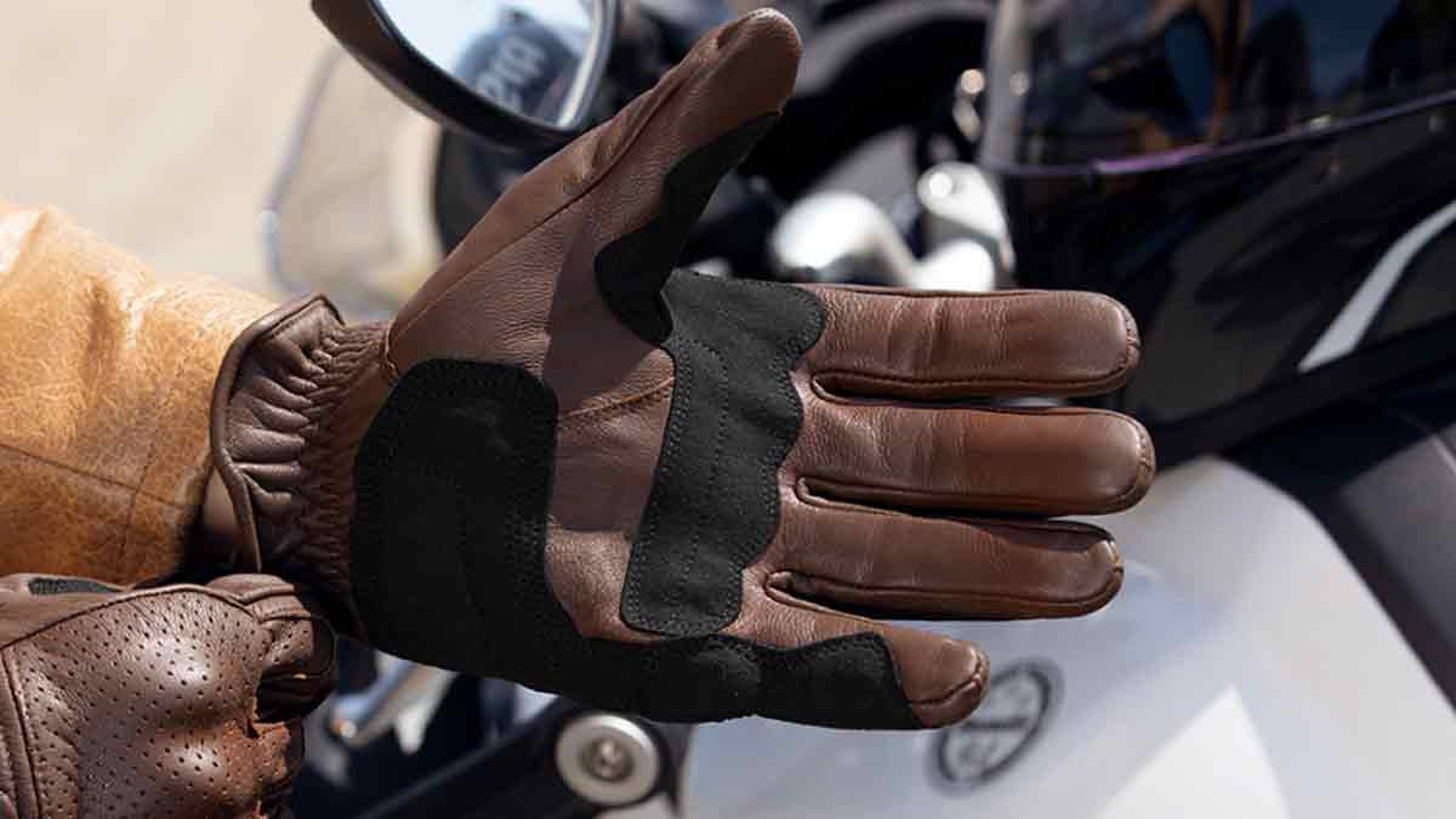 Si montas en moto necesitas unos guantes de cuero para aguantar el frio y estos cuestan menos de 50€