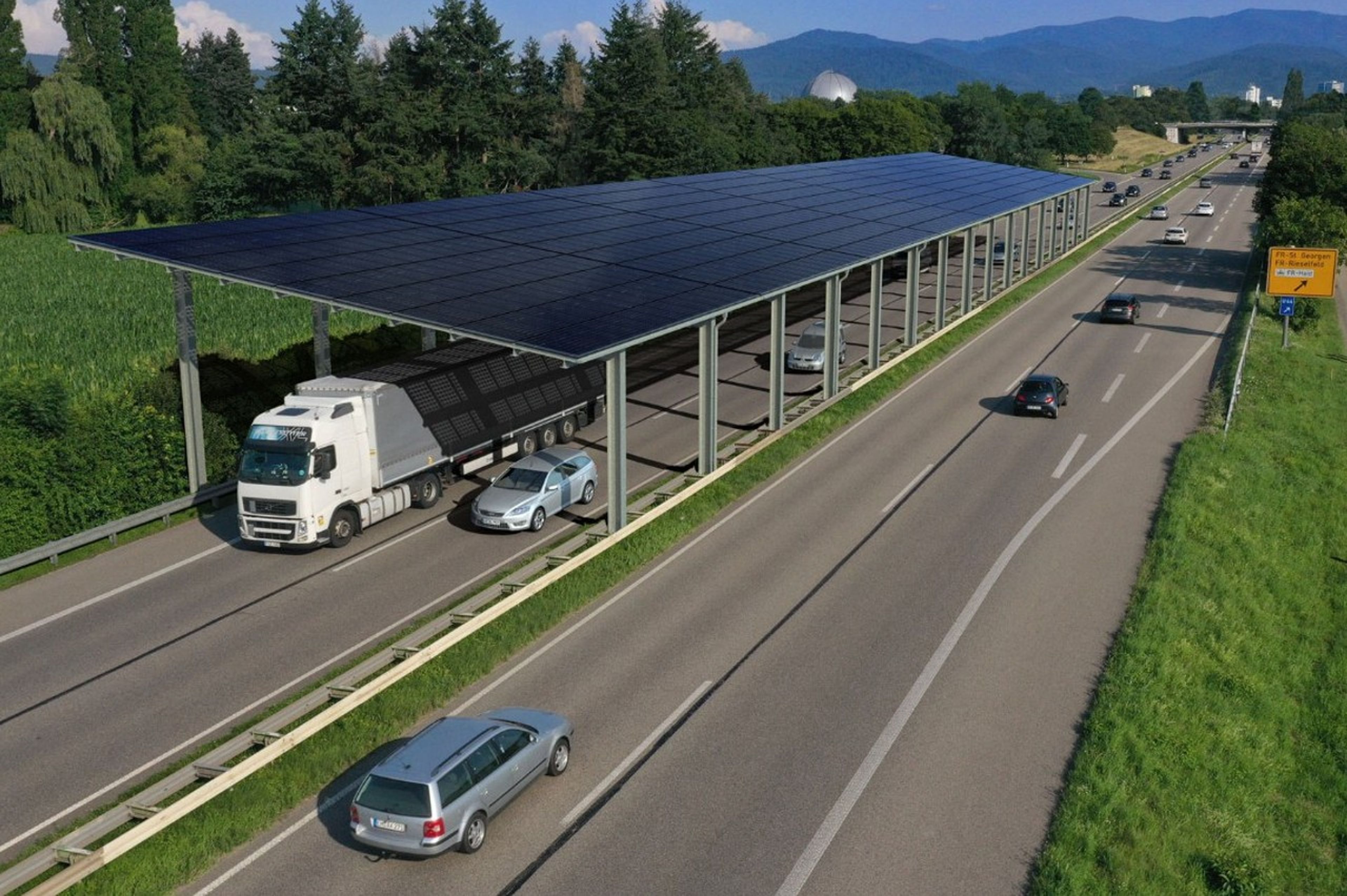 Paneles solares en autopistas para pagar los peajes