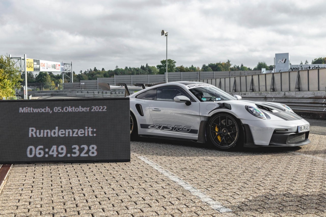 El Porsche 911 GT3 RS, a un segundo de ser el coche de calle más rápido en  Nürburgring