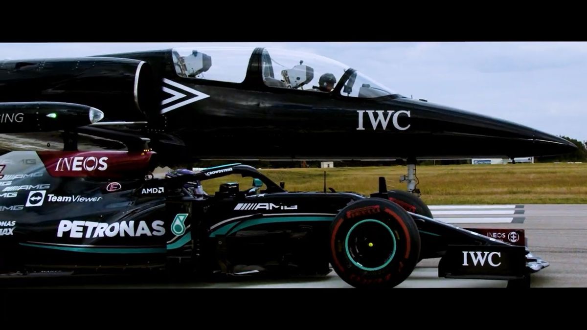 VÍDEO Lewis Hamilton acepta el reto de luchar en su Fórmula 1 contra un jet de Top Gun, ¿cuál gana?