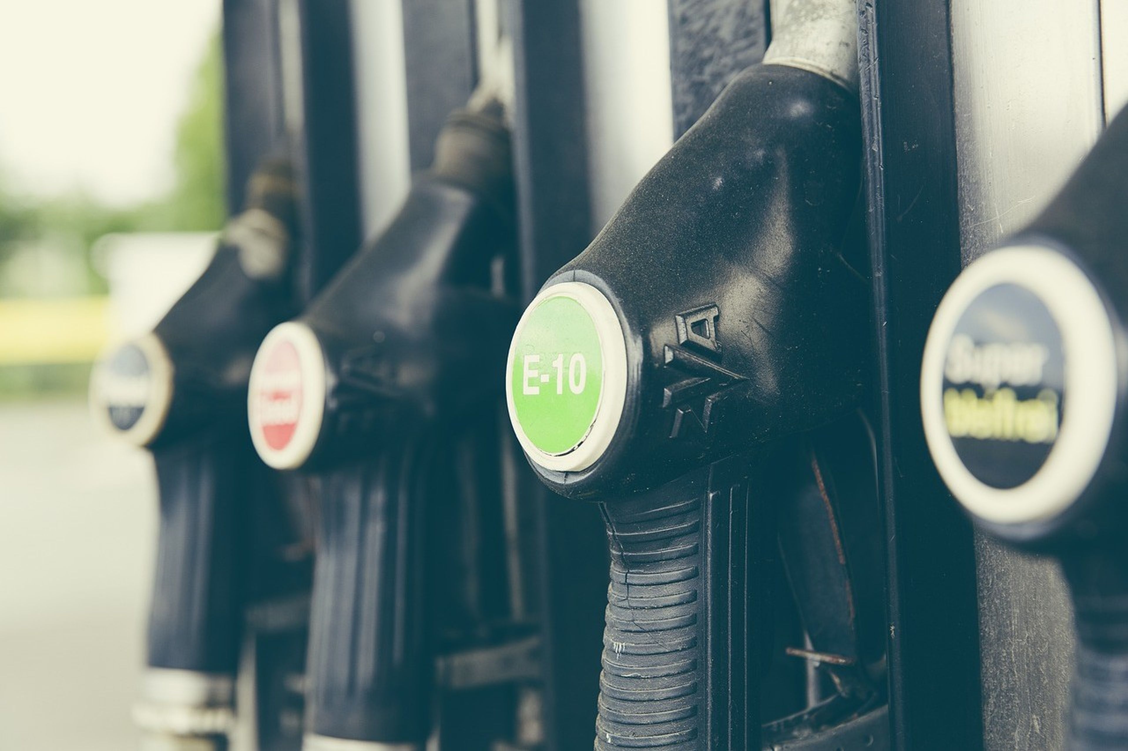 La gasolina alcanza el precio más bajo en todo 2022