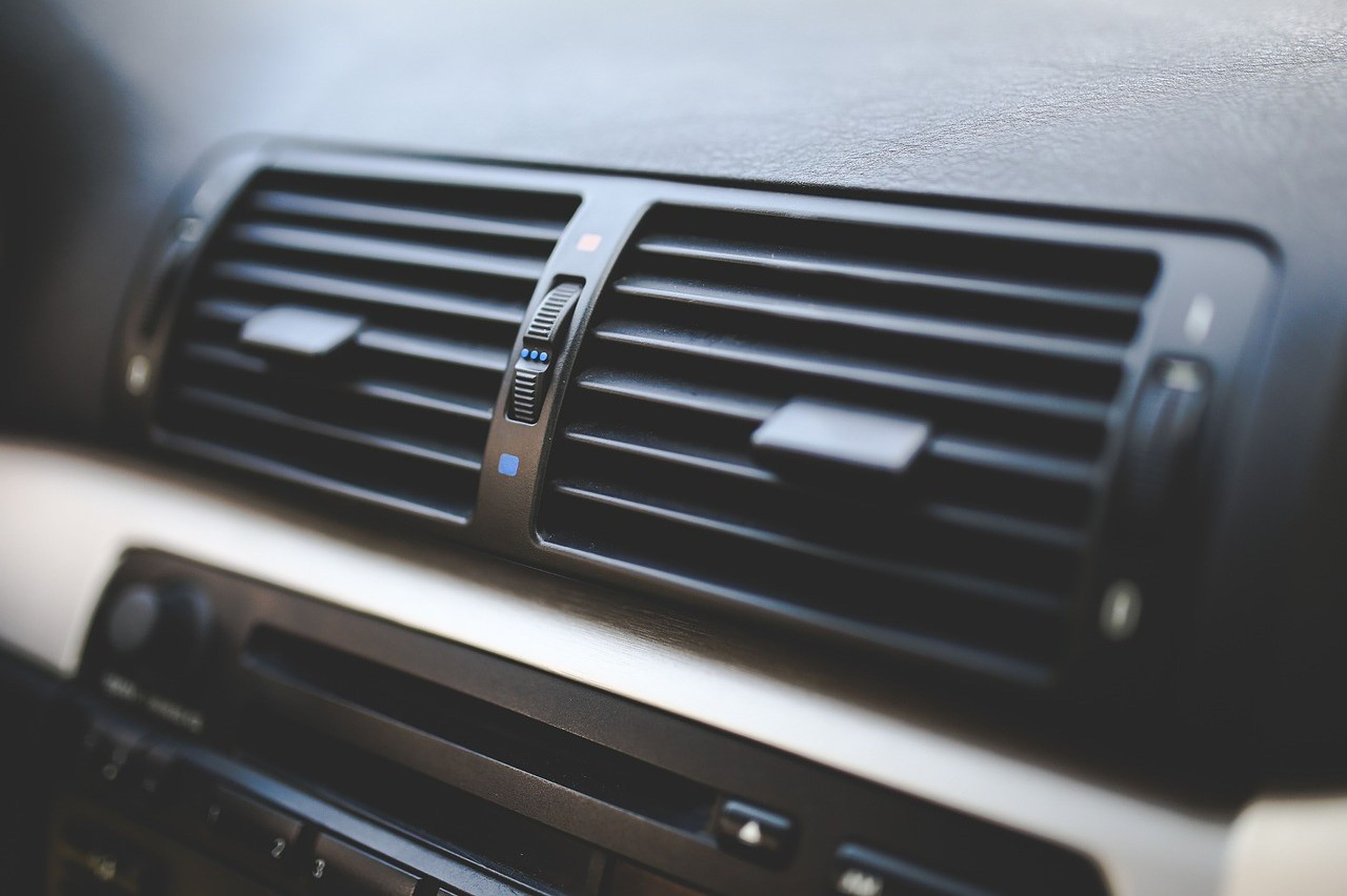 Trucos para usar mejor la calefacción del coche y consumir menos gasolina