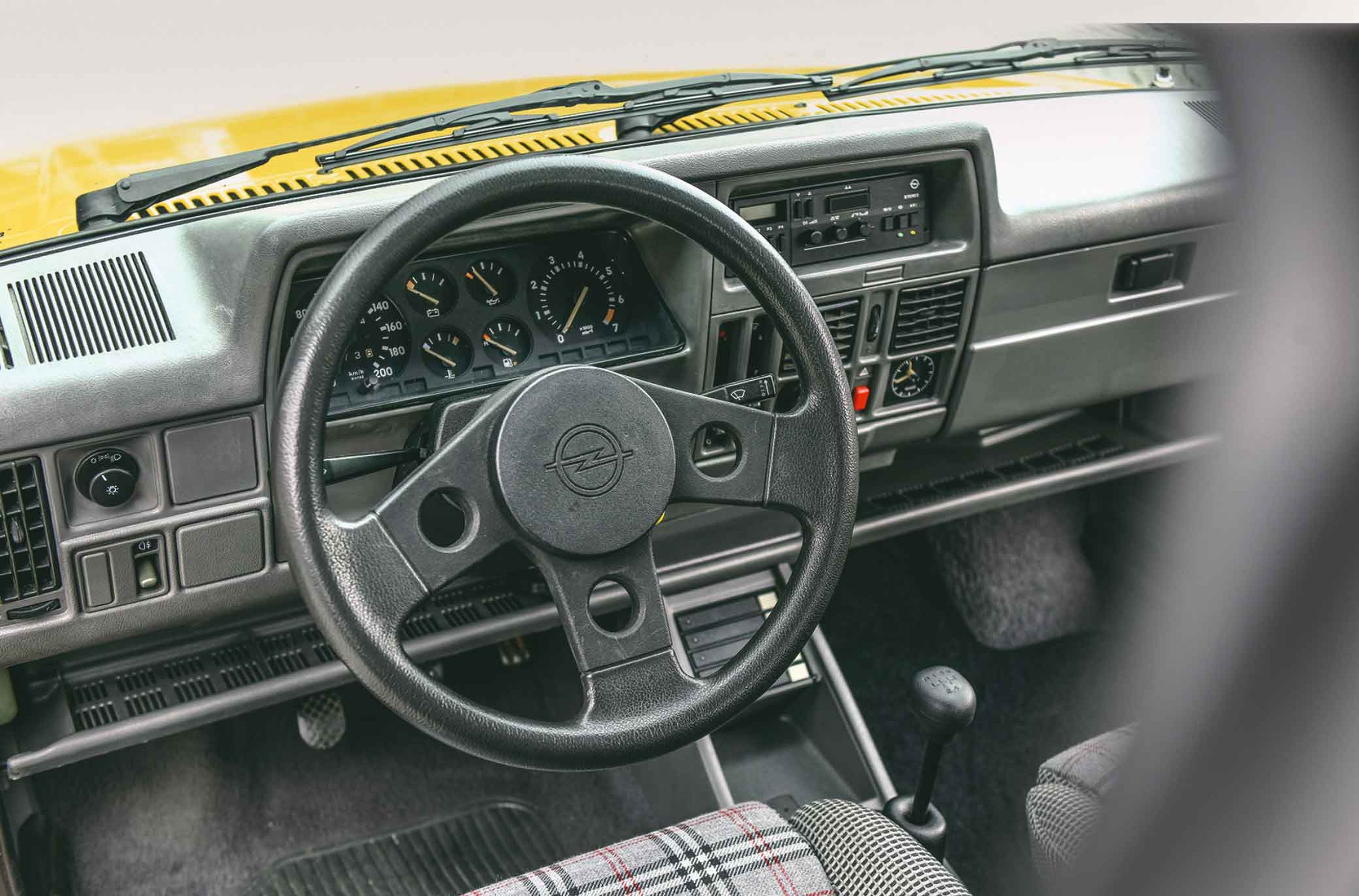 Cockpit Corsa de 1987