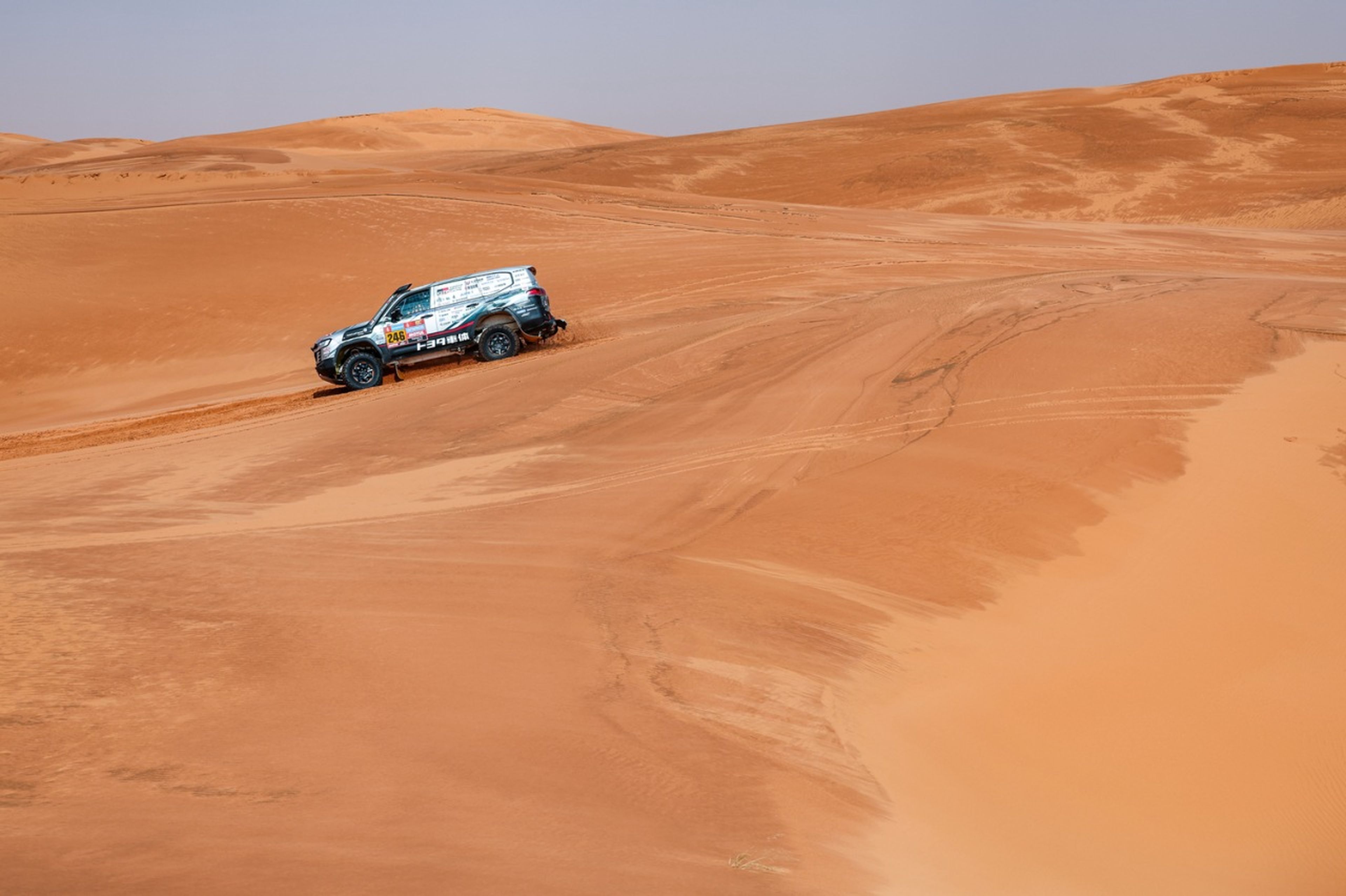 Imagen de un vehículo del Dakar 2023