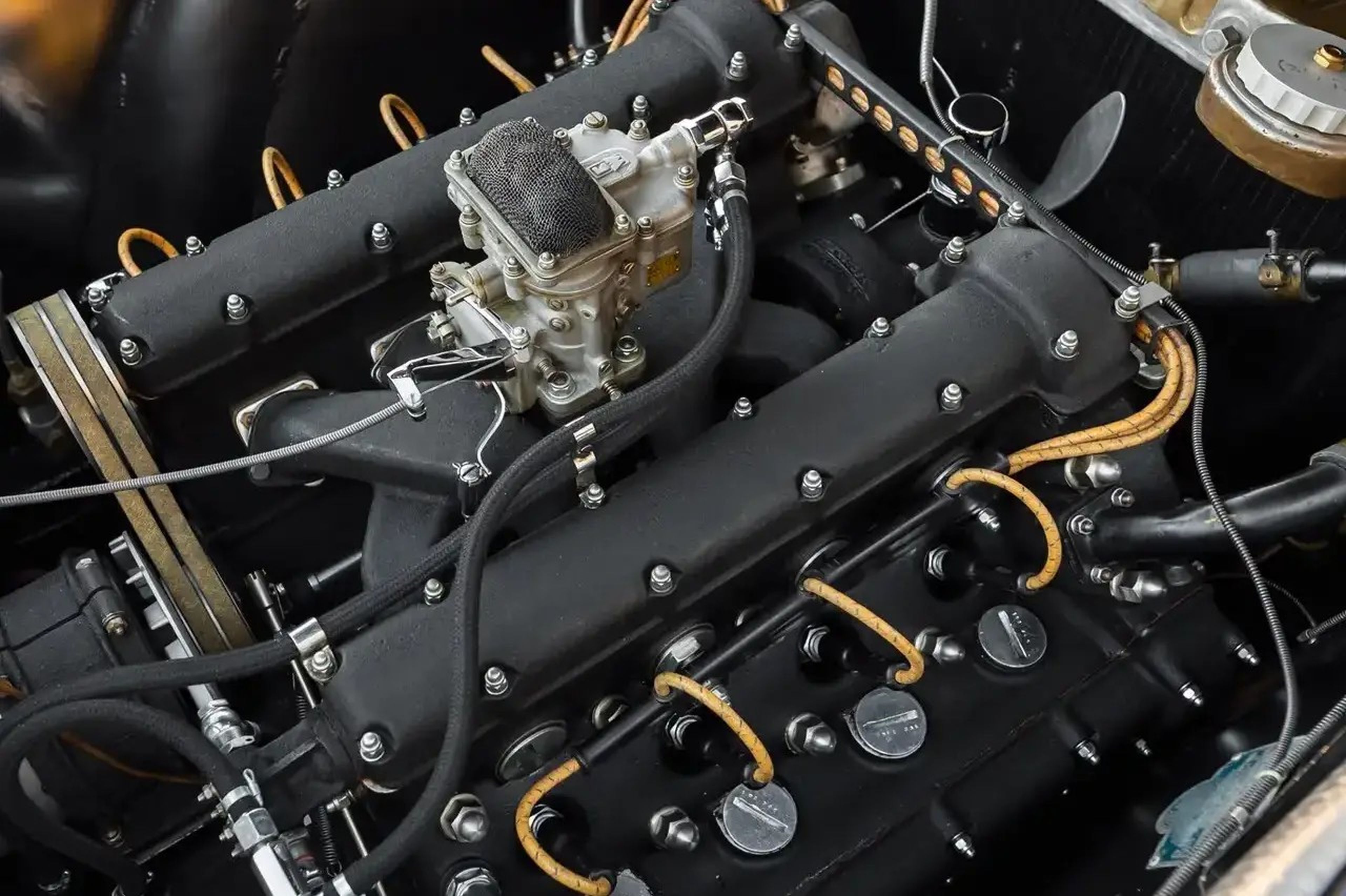 El motor V8 del Pegaso Z102 estaba disponible con tres cilindradas diferentes