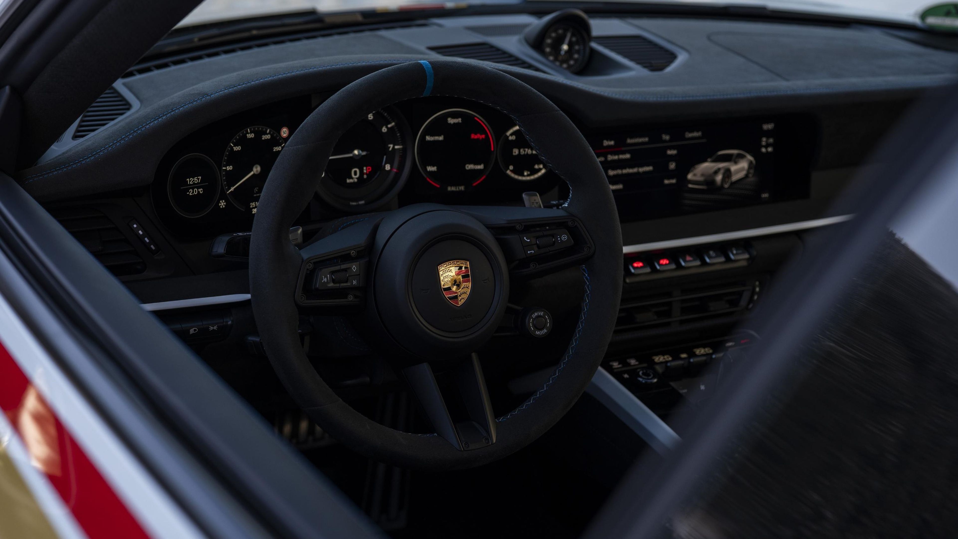 Interior del Porsche 911 Dakar