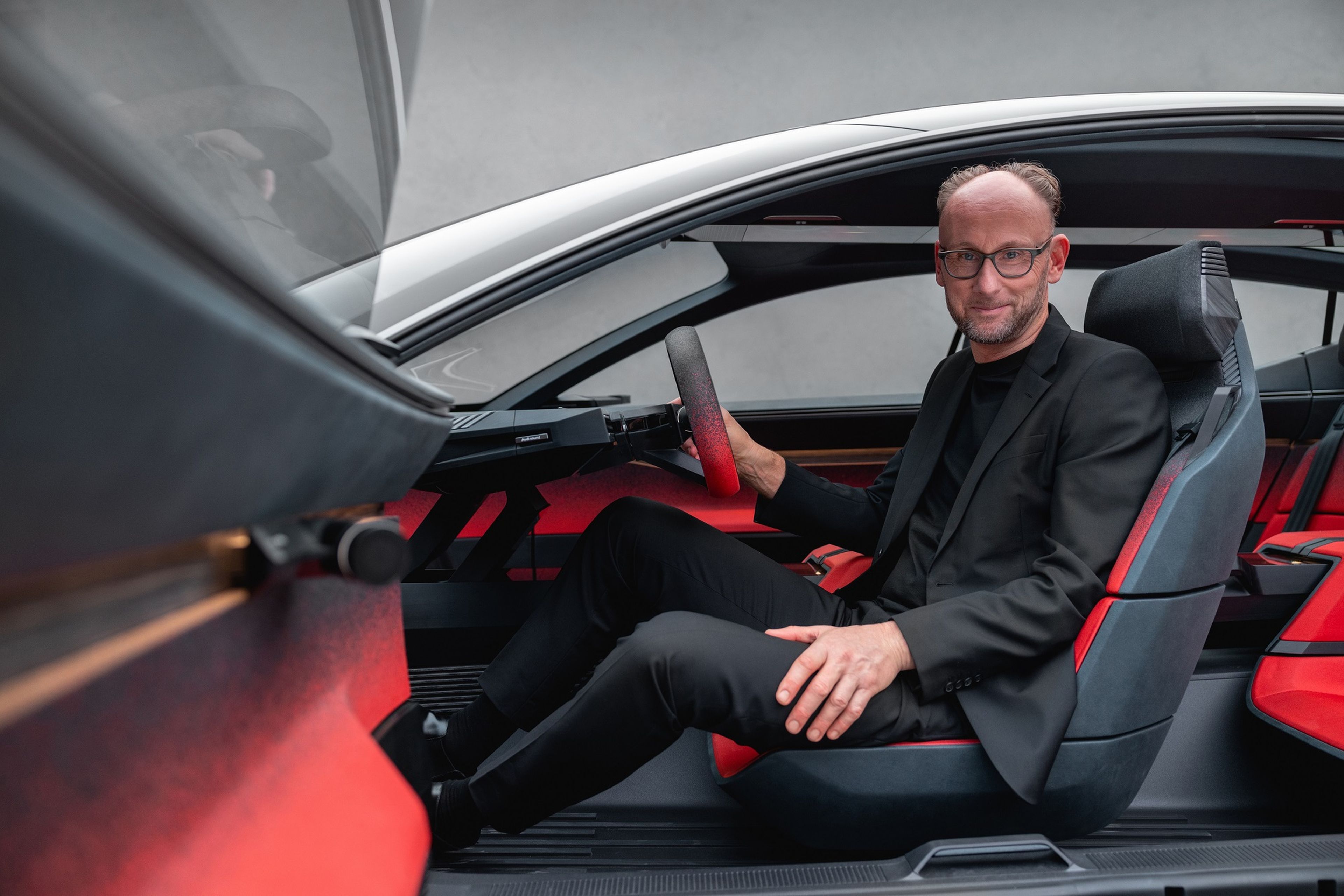 Marc Lichte, director de diseño de Audi, con uno de los nuevos modelos.