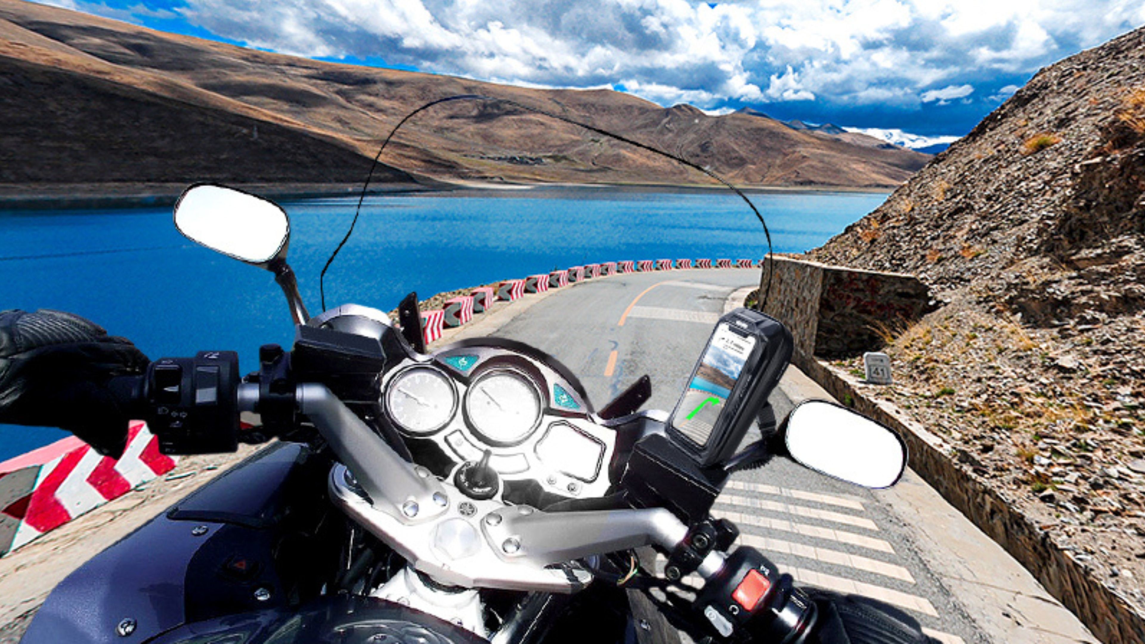 Cómo usar el móvil como GPS en la moto de forma segura?