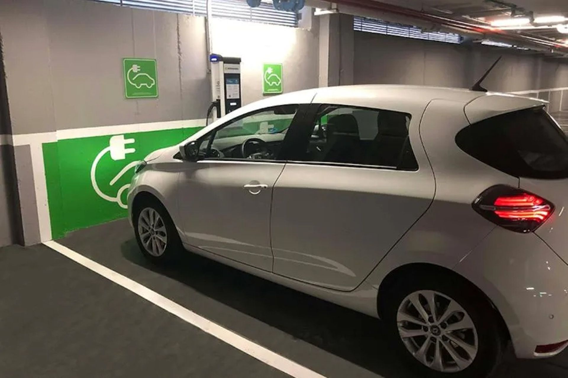 Así puedes cargar tu coche eléctrico en supermercados de Mercadona