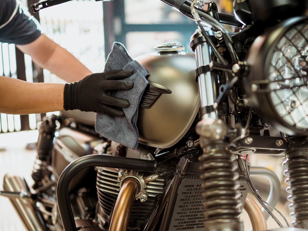 Recomendaciones para limpiar las llantas de la moto