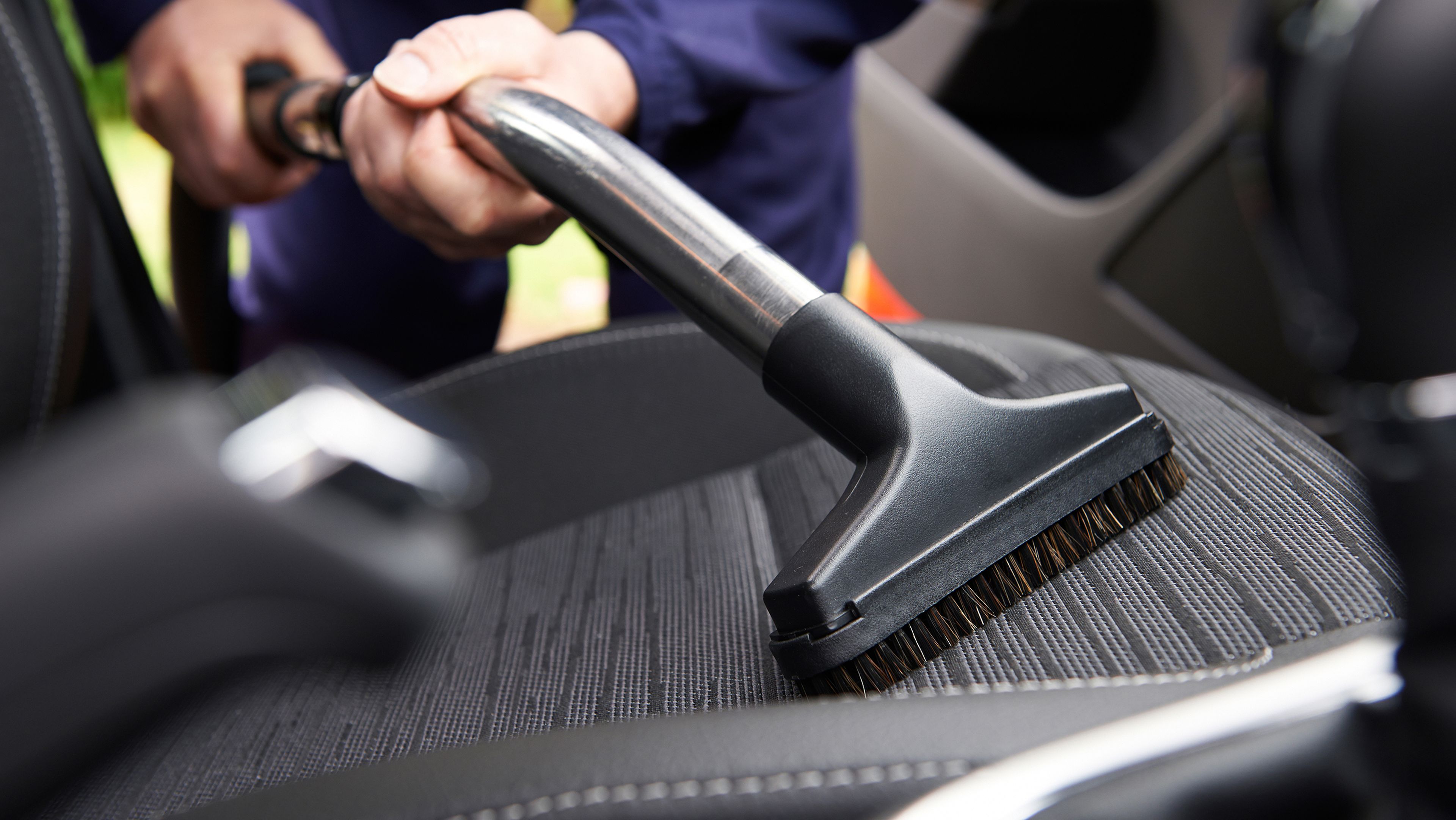 Cómo limpiar la tapicería de cuero o piel de tu coche? - Car & Wash