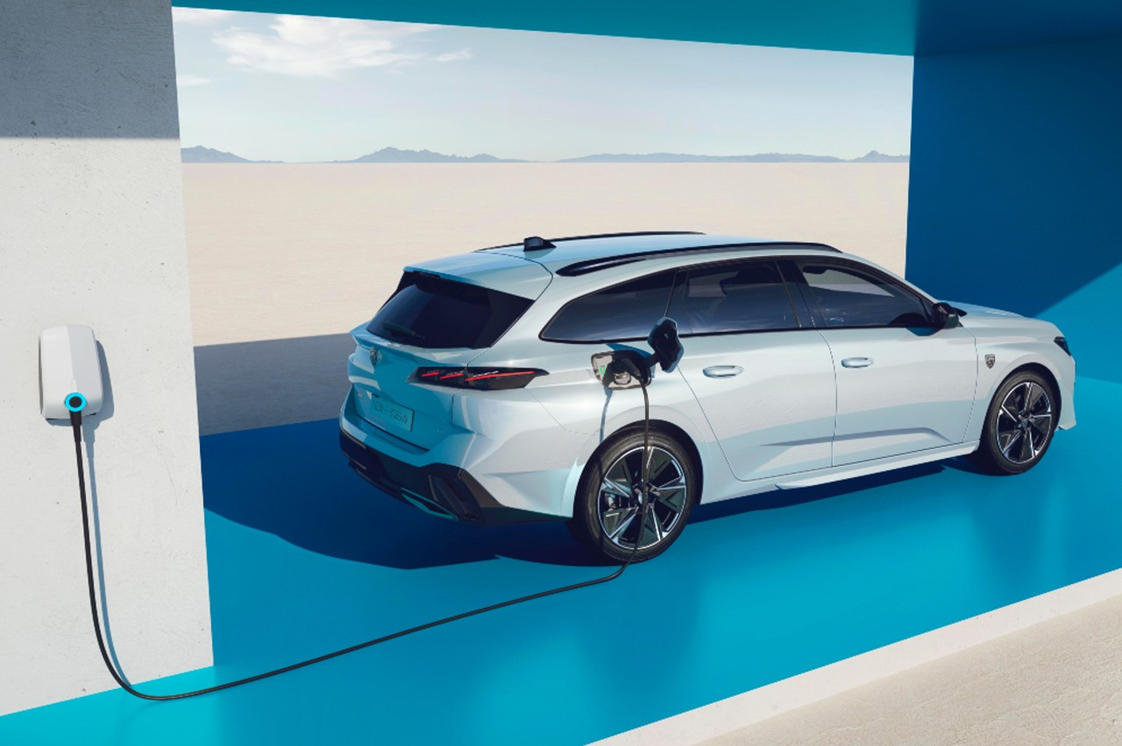 Peugeot e-308, primer coche familiar eléctrico se lanzará en 2023